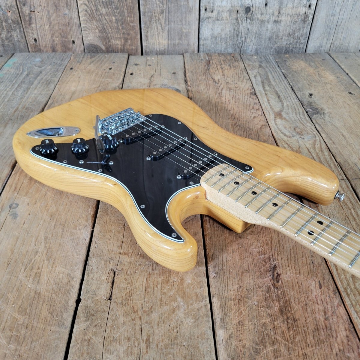 Fender Stratocaster 1976 – Beautifully Clean with Original Case & Strap - Mahar's Vintage Guitars