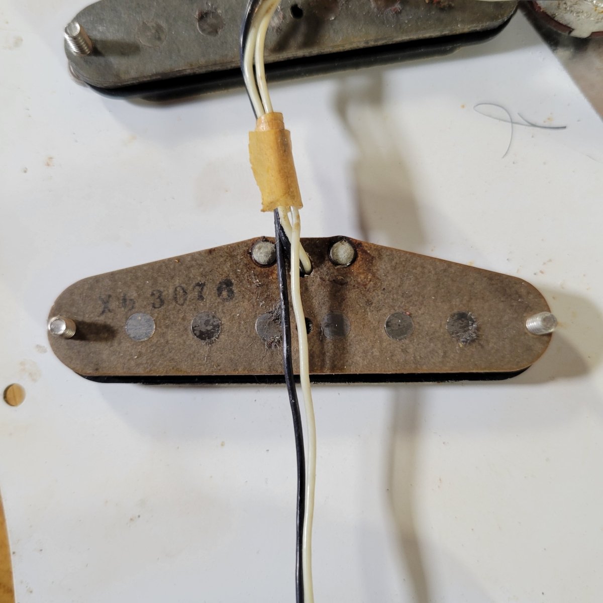 Fender Stratocaster 1976 – Beautifully Clean with Original Case & Strap - Mahar's Vintage Guitars