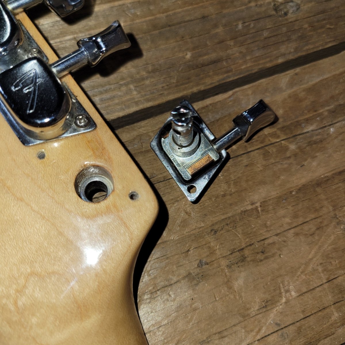 Fender Stratocaster 1976 – Beautifully Clean with Original Case & Strap - Mahar's Vintage Guitars