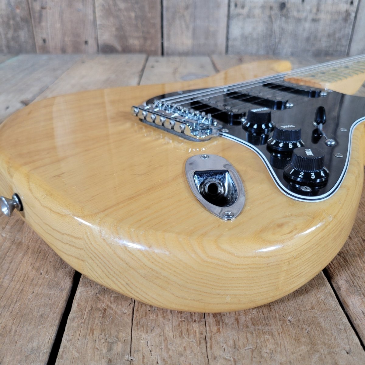Fender Stratocaster 1976 – Beautifully Clean with Original Case & Strap - Mahar's Vintage Guitars
