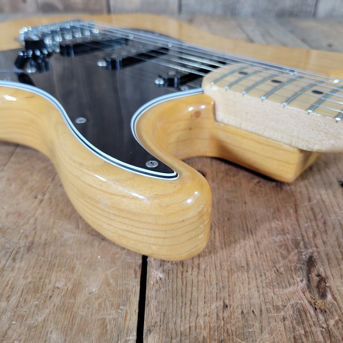 Fender Stratocaster 1976 – Beautifully Clean with Original Case & Strap - Mahar's Vintage Guitars