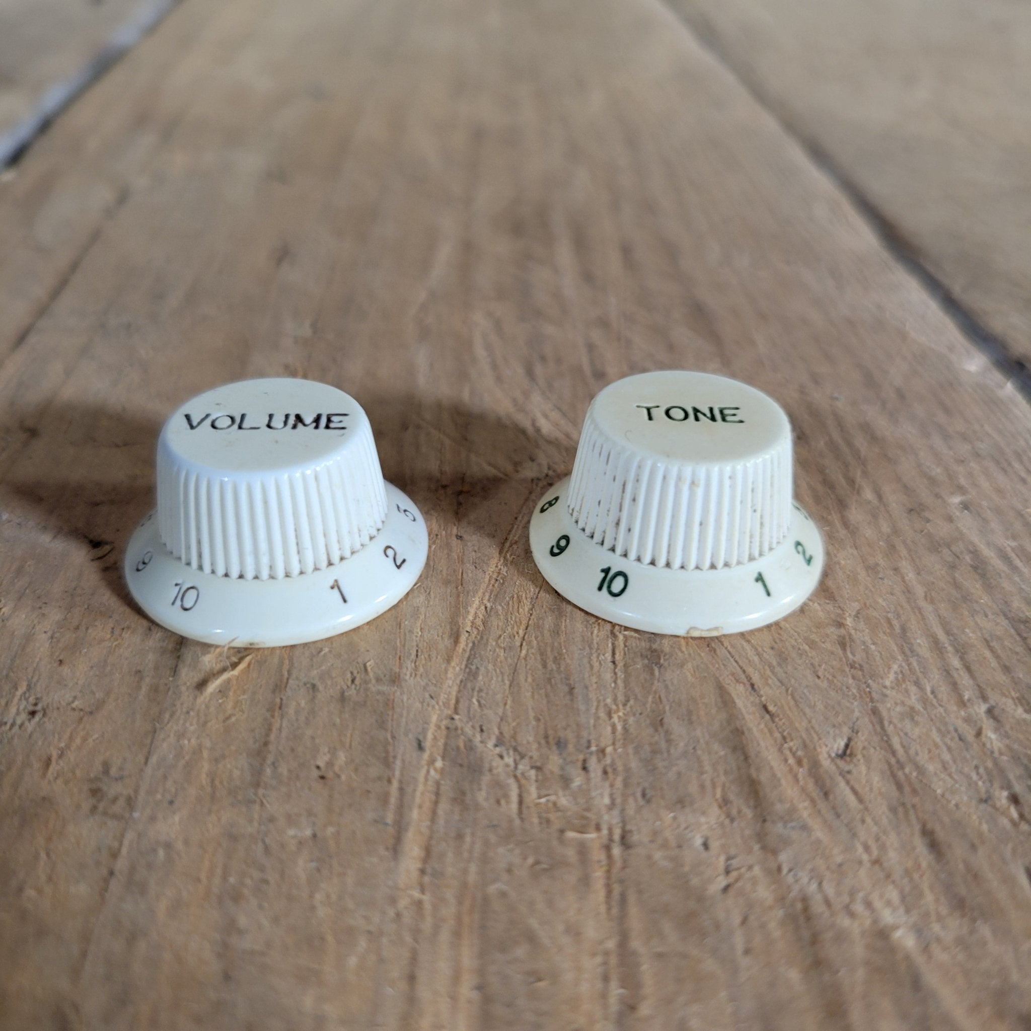 Fender Stratocaster Dan Smith Two Knob Stratocaster Knobs 1984 - Mahar's Vintage Guitars