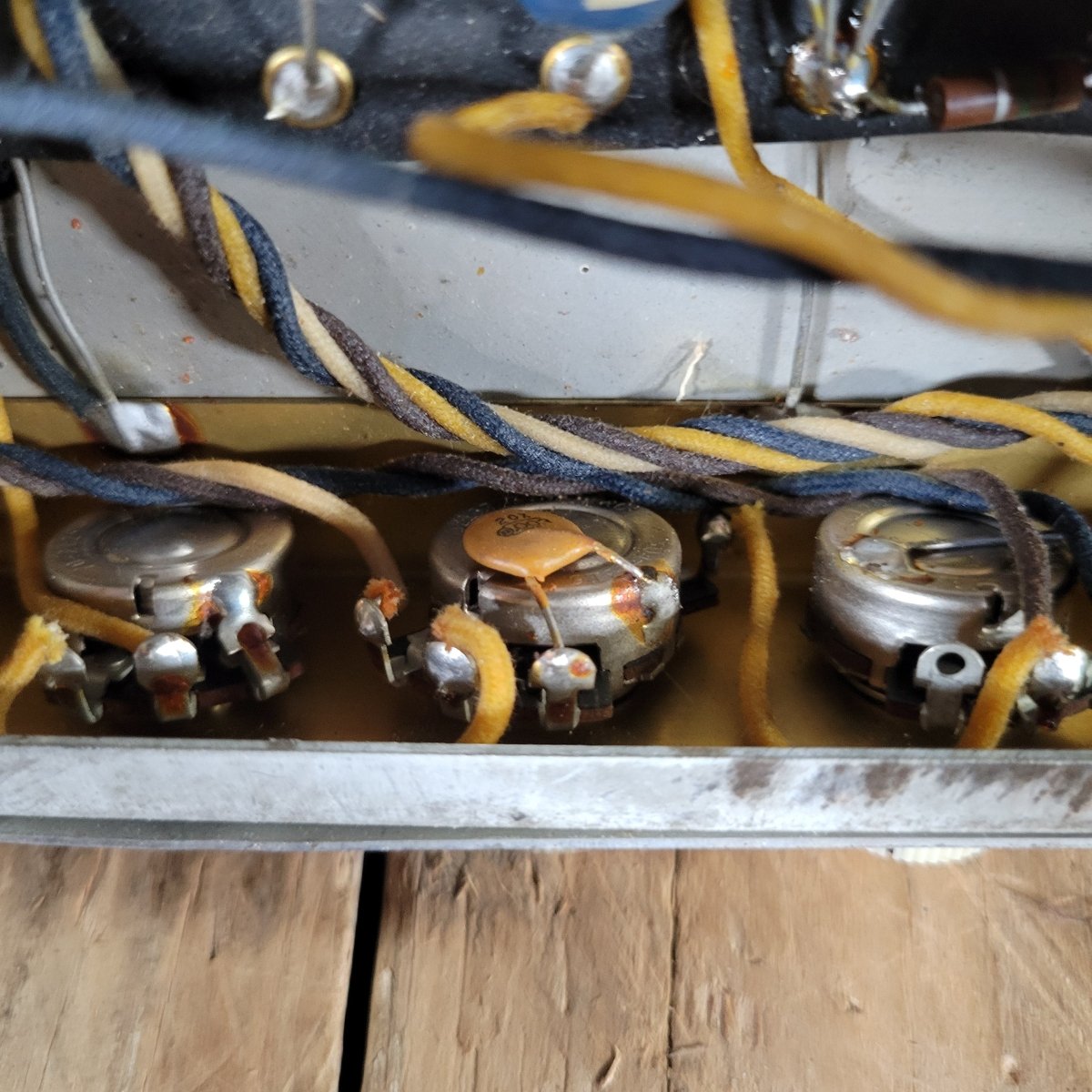 Fender Twin Amp 1963 – Smooth Blonde Tolex, Brown Panel, Original Transformers - Mahar's Vintage Guitars