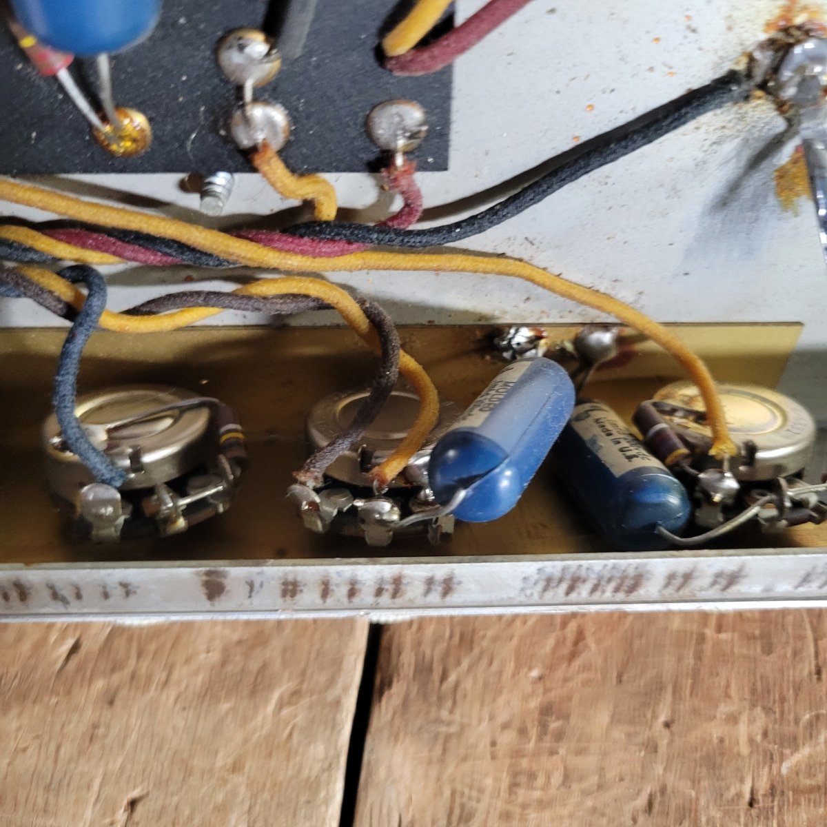 Fender Twin Amp 1963 – Smooth Blonde Tolex, Brown Panel, Original Transformers - Mahar's Vintage Guitars