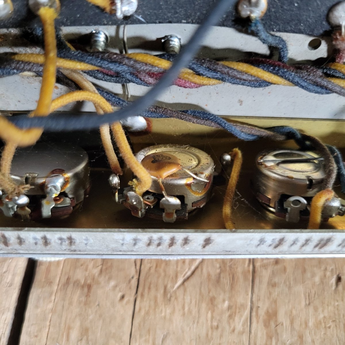 Fender Twin Amp 1963 – Smooth Blonde Tolex, Brown Panel, Original Transformers - Mahar's Vintage Guitars