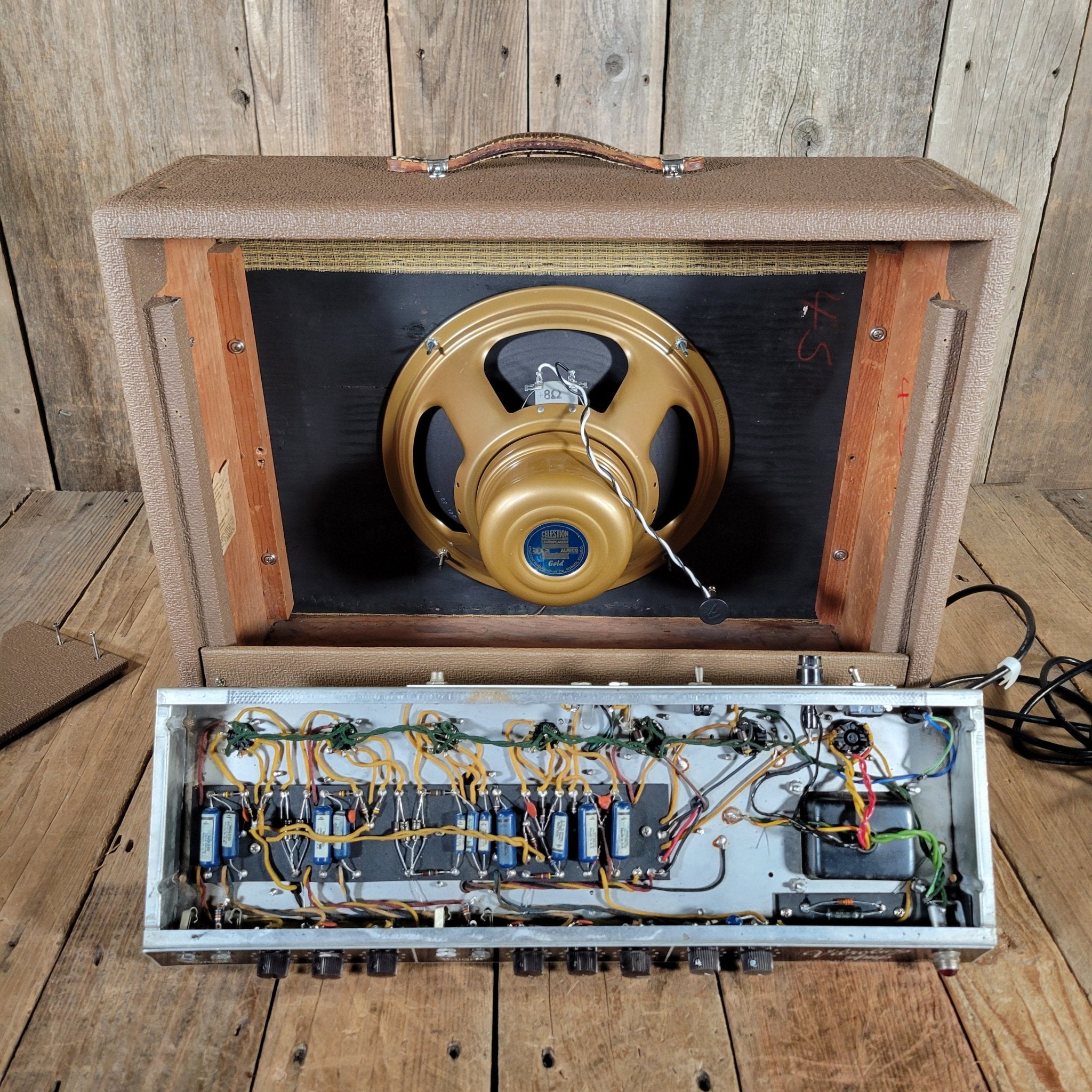 Fender Vibrolux Amp – Brown Tolex, Wheat Grille, Original 6G11 Circuit, Vintage Tube Tone 1962 - Mahar's Vintage Guitars