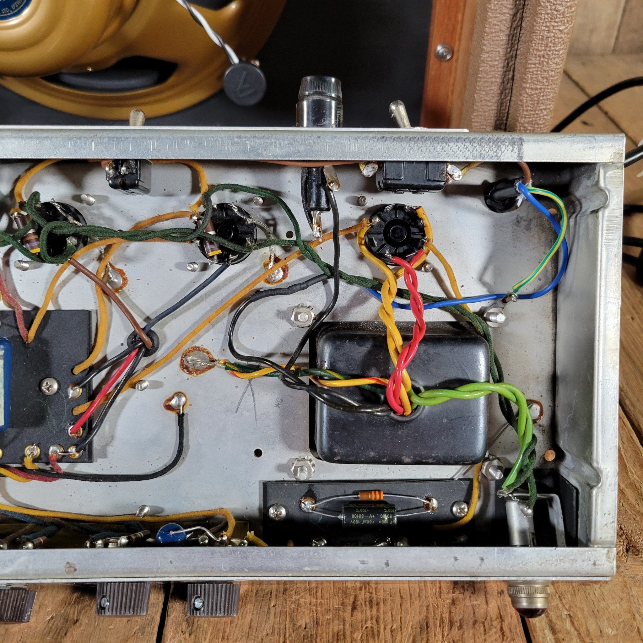 Fender Vibrolux Amp – Brown Tolex, Wheat Grille, Original 6G11 Circuit, Vintage Tube Tone 1962 - Mahar's Vintage Guitars