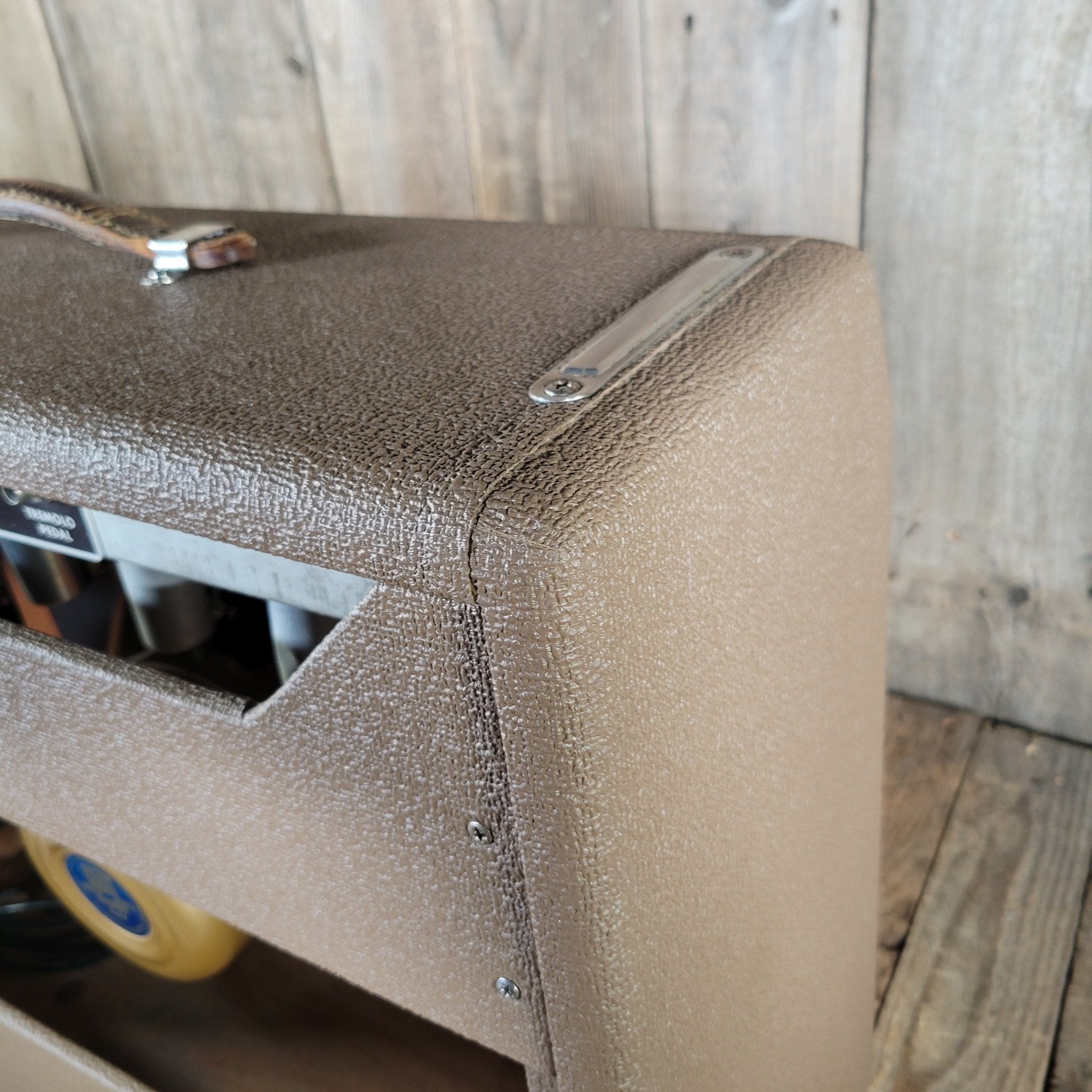 Fender Vibrolux Amp – Brown Tolex, Wheat Grille, Original 6G11 Circuit, Vintage Tube Tone 1962 - Mahar's Vintage Guitars