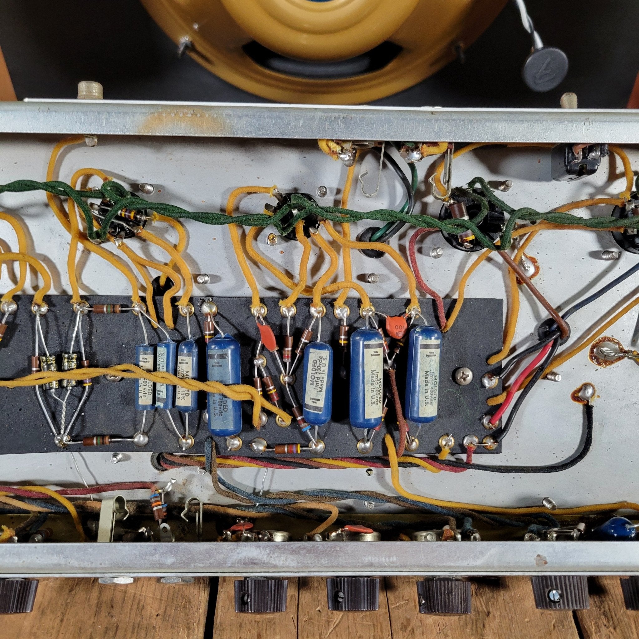 Fender Vibrolux Amp – Brown Tolex, Wheat Grille, Original 6G11 Circuit, Vintage Tube Tone 1962 - Mahar's Vintage Guitars