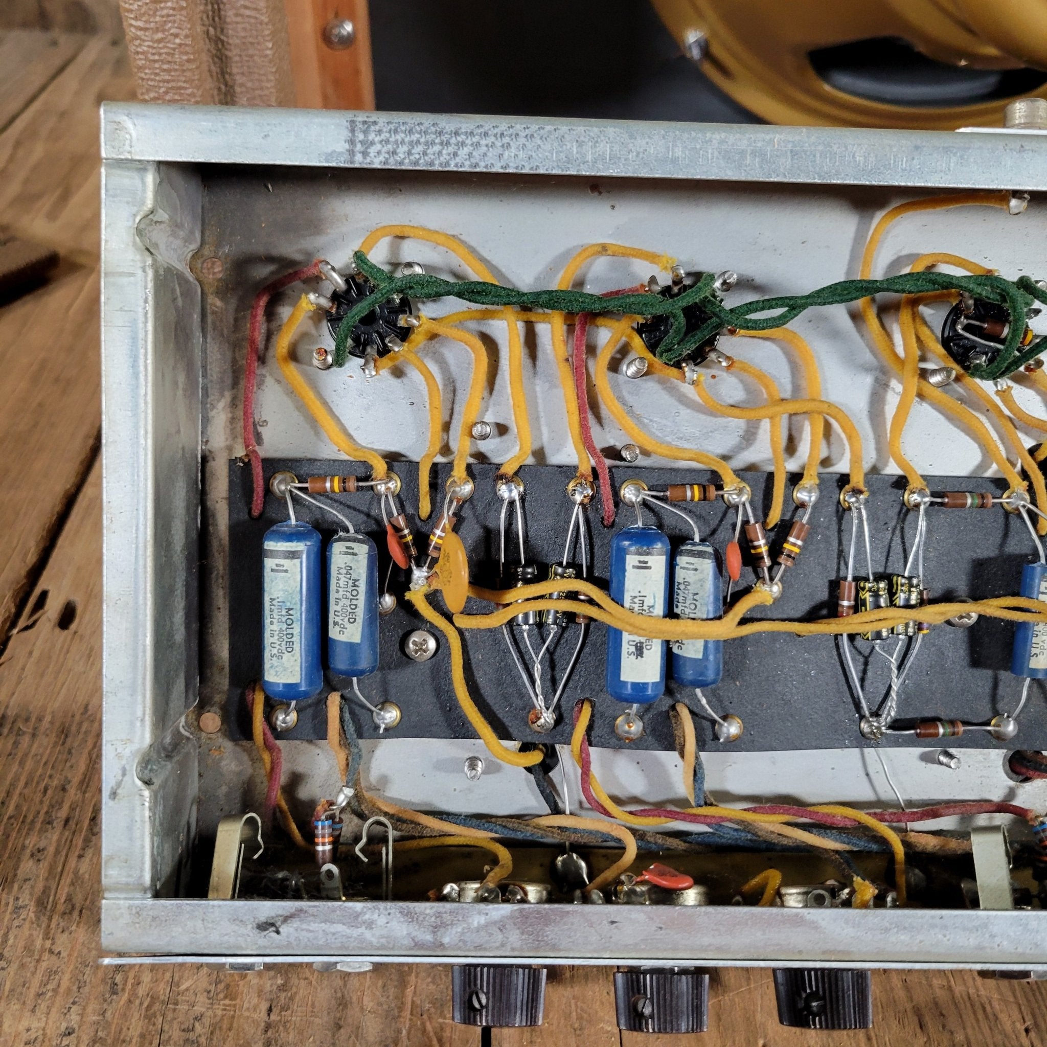 Fender Vibrolux Amp – Brown Tolex, Wheat Grille, Original 6G11 Circuit, Vintage Tube Tone 1962 - Mahar's Vintage Guitars