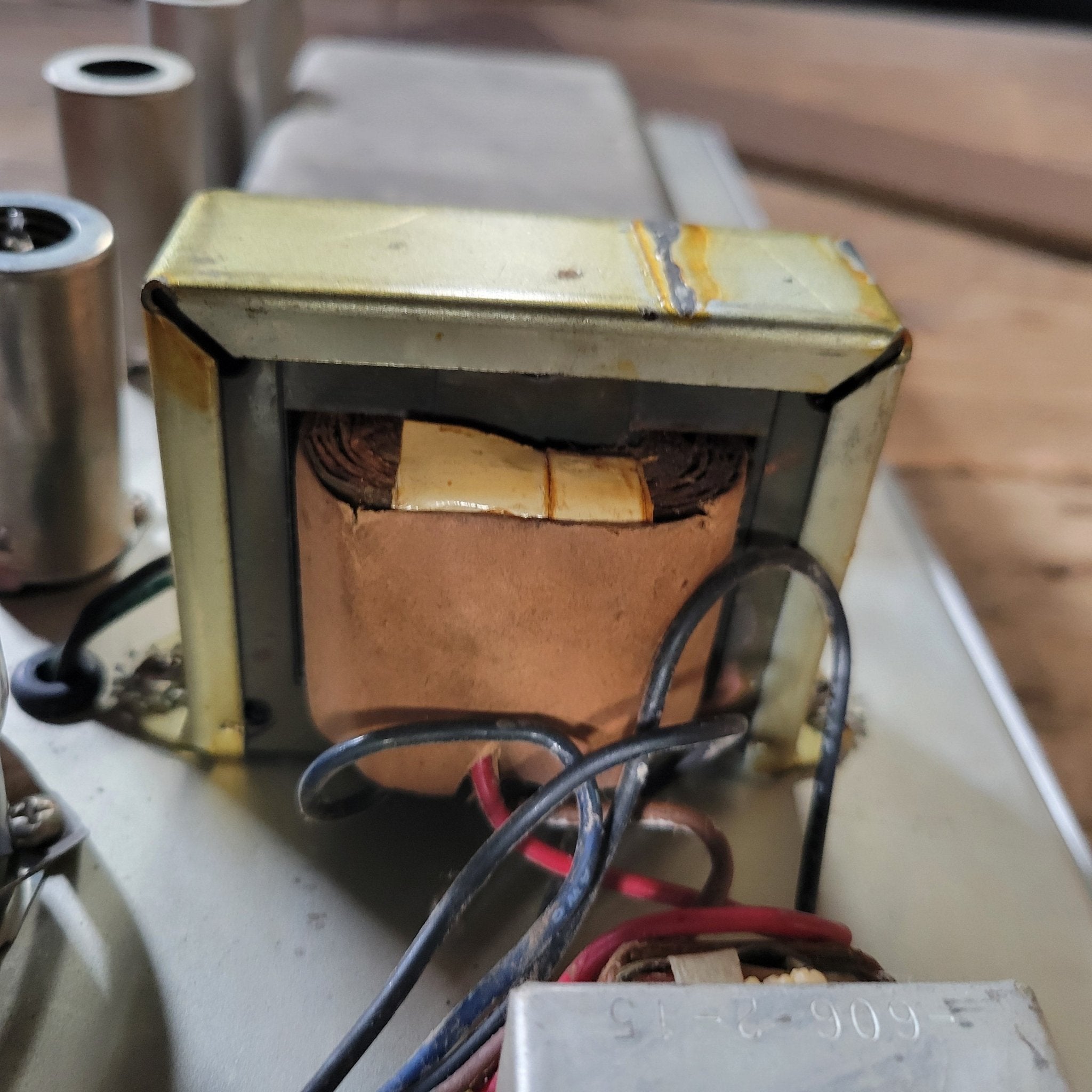 Fender Vibrolux Amp – Brown Tolex, Wheat Grille, Original 6G11 Circuit, Vintage Tube Tone 1962 - Mahar's Vintage Guitars