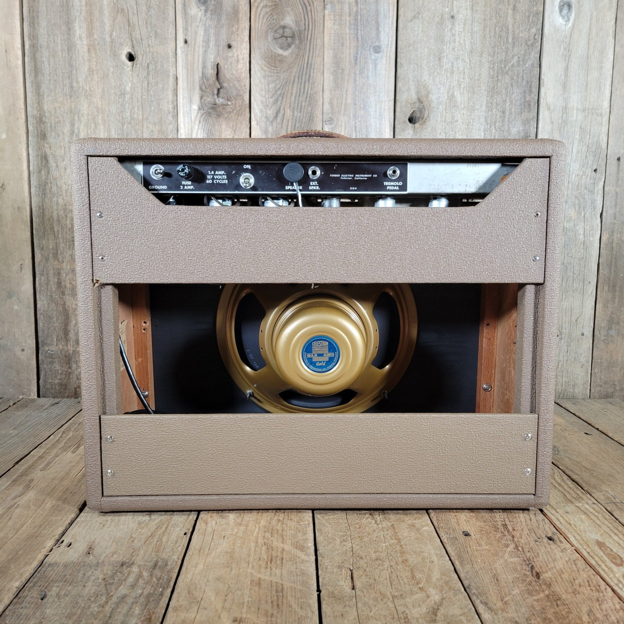 Fender Vibrolux Amp – Brown Tolex, Wheat Grille, Original 6G11 Circuit, Vintage Tube Tone 1962 - Mahar's Vintage Guitars