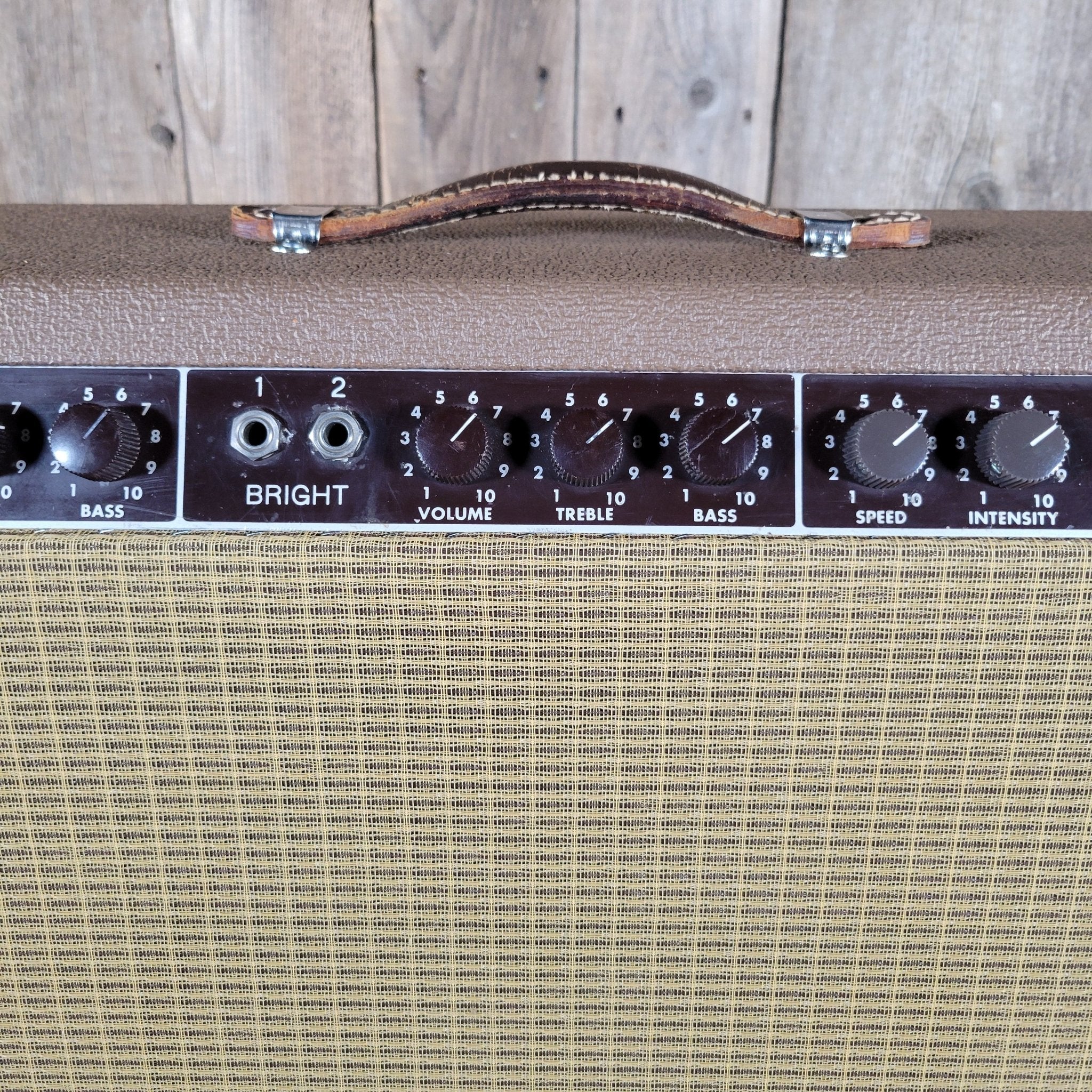 Fender Vibrolux Amp – Brown Tolex, Wheat Grille, Original 6G11 Circuit, Vintage Tube Tone 1962 - Mahar's Vintage Guitars