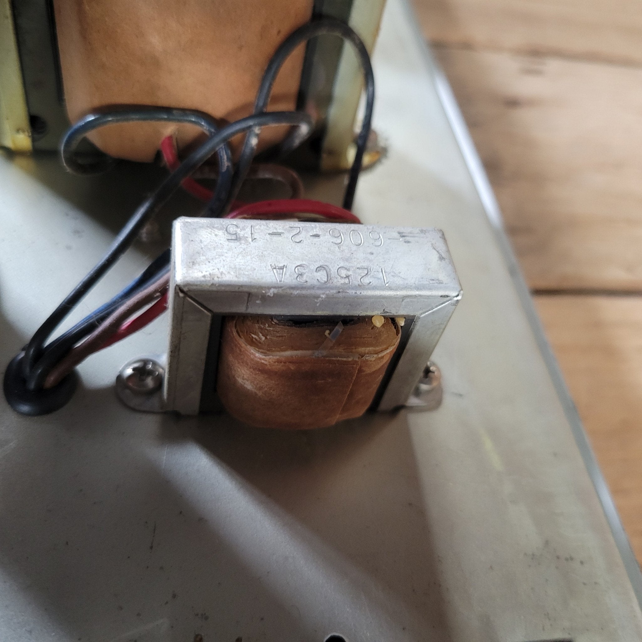 Fender Vibrolux Amp – Brown Tolex, Wheat Grille, Original 6G11 Circuit, Vintage Tube Tone 1962 - Mahar's Vintage Guitars