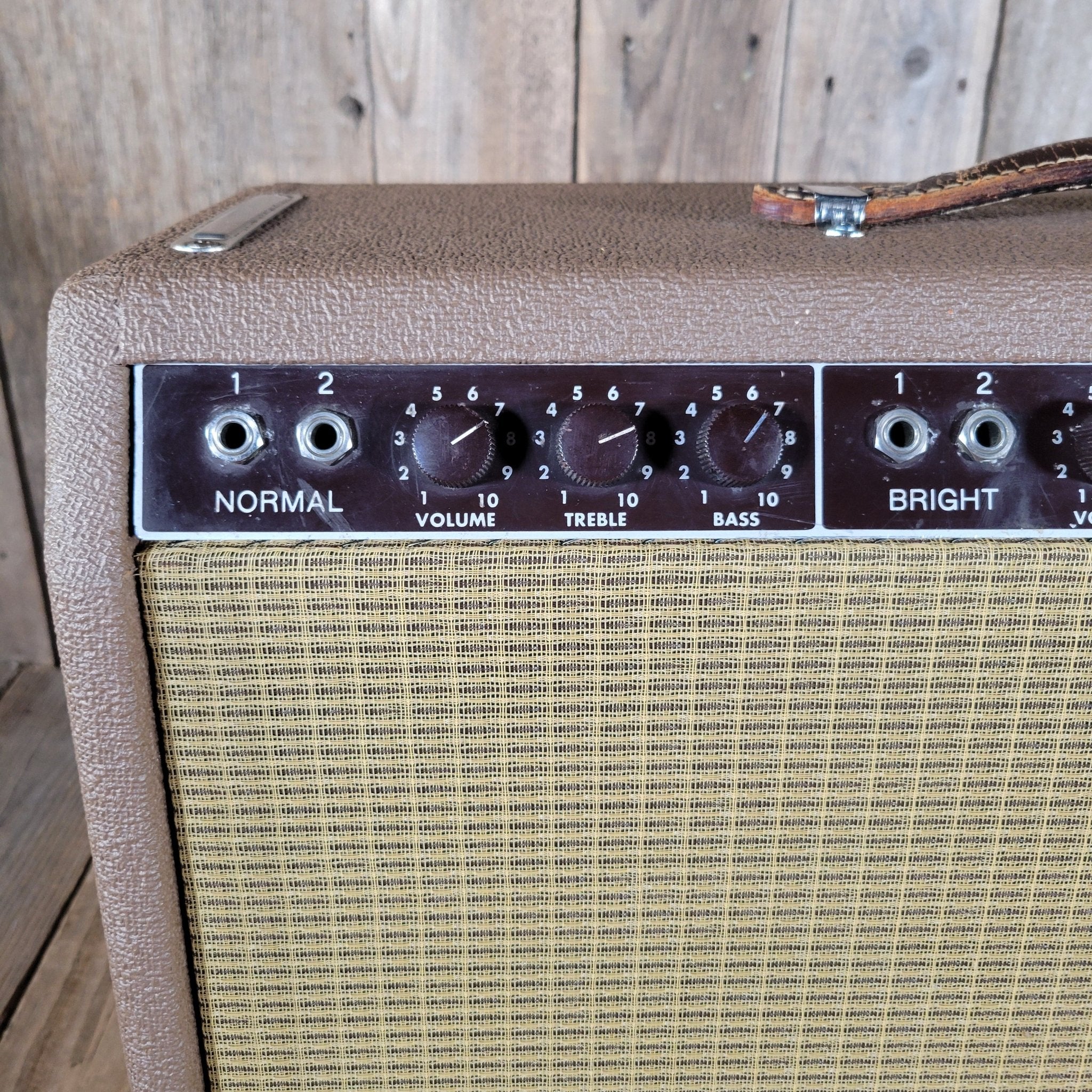 Fender Vibrolux Amp – Brown Tolex, Wheat Grille, Original 6G11 Circuit, Vintage Tube Tone 1962 - Mahar's Vintage Guitars