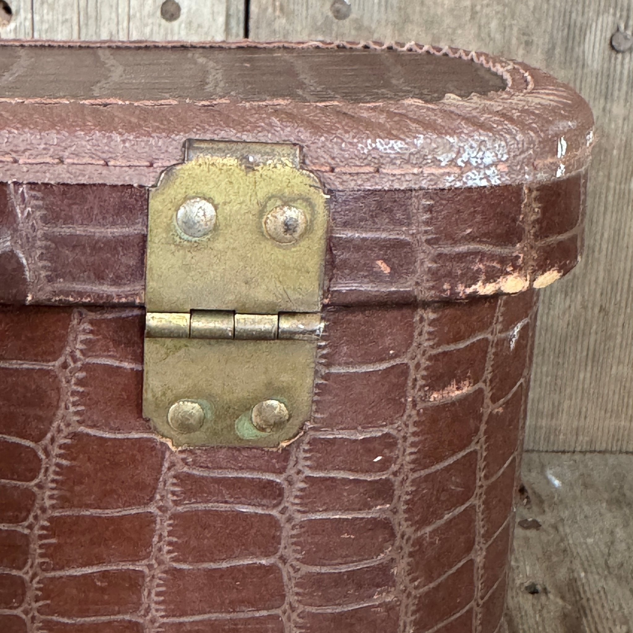 Gibson Alligator case for LG guitars LG - 3, LG - 2,LG - 1, LG - 0 1958 1959 1960 - Mahar's Vintage Guitars