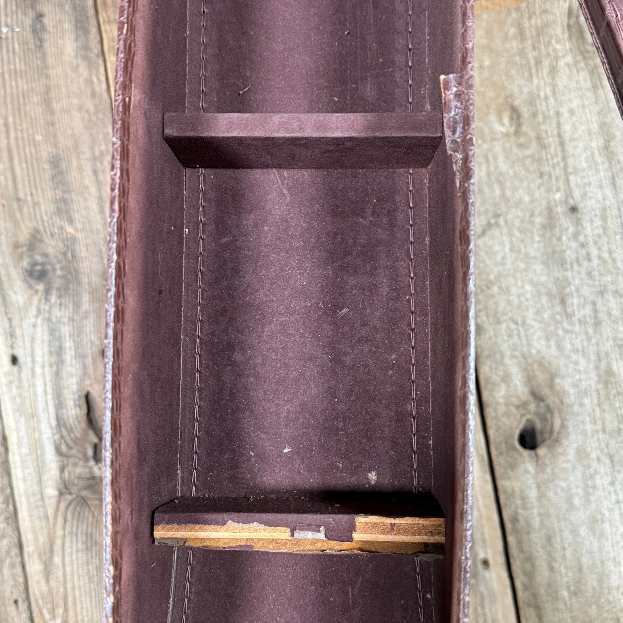 Gibson Alligator case for LG guitars LG - 3, LG - 2,LG - 1, LG - 0 1958 1959 1960 - Mahar's Vintage Guitars