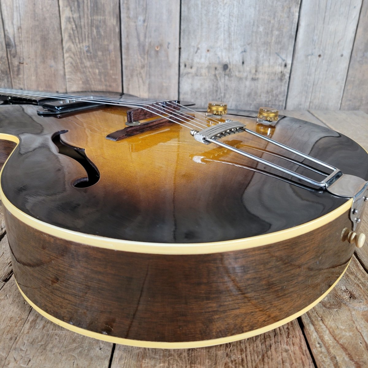 Gibson ES - 125 Sunburst 1953 – Vintage Hollow Body Electric Guitar with TKL Hard Case - Mahar's Vintage Guitars