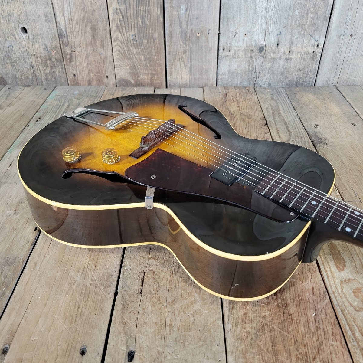 Gibson ES - 125 Sunburst 1953 – Vintage Hollow Body Electric Guitar with TKL Hard Case - Mahar's Vintage Guitars