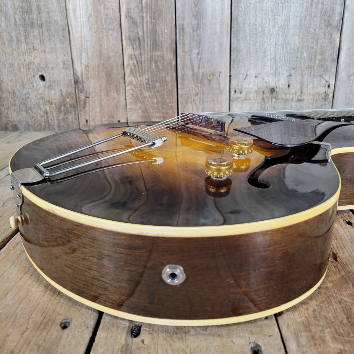 Gibson ES - 125 Sunburst 1953 – Vintage Hollow Body Electric Guitar with TKL Hard Case - Mahar's Vintage Guitars