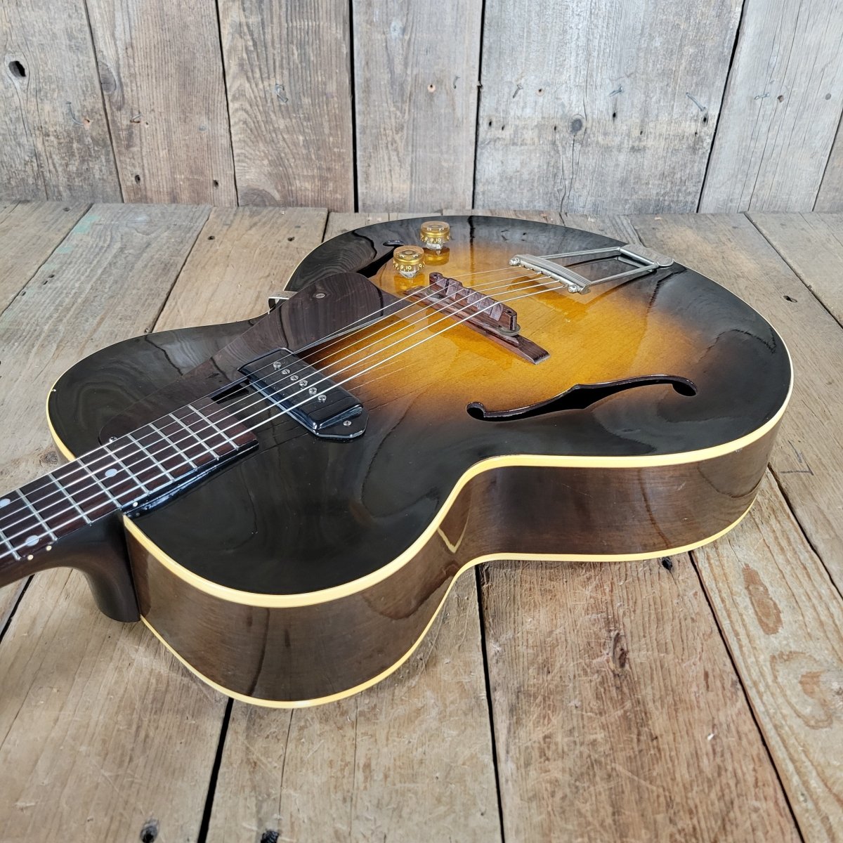 Gibson ES - 125 Sunburst 1953 – Vintage Hollow Body Electric Guitar with TKL Hard Case - Mahar's Vintage Guitars