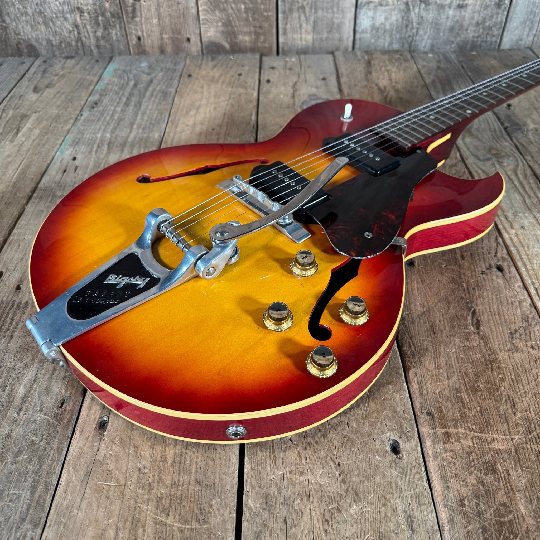 Gibson ES - 125TDC Factory Bigsby 512 made in 1961 Cherry Sunburst - Mahar's Vintage Guitars