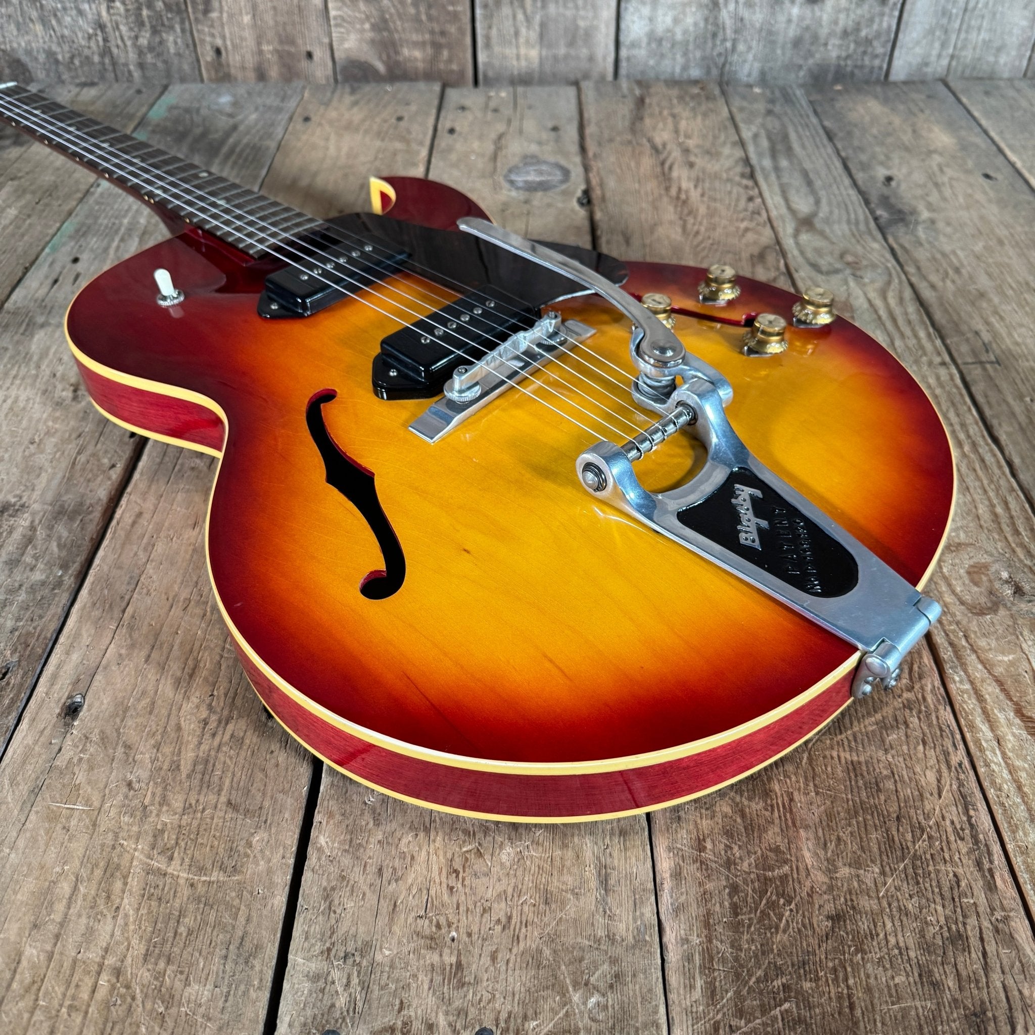 Gibson ES - 125TDC Factory Bigsby 512 made in 1961 Cherry Sunburst - Mahar's Vintage Guitars