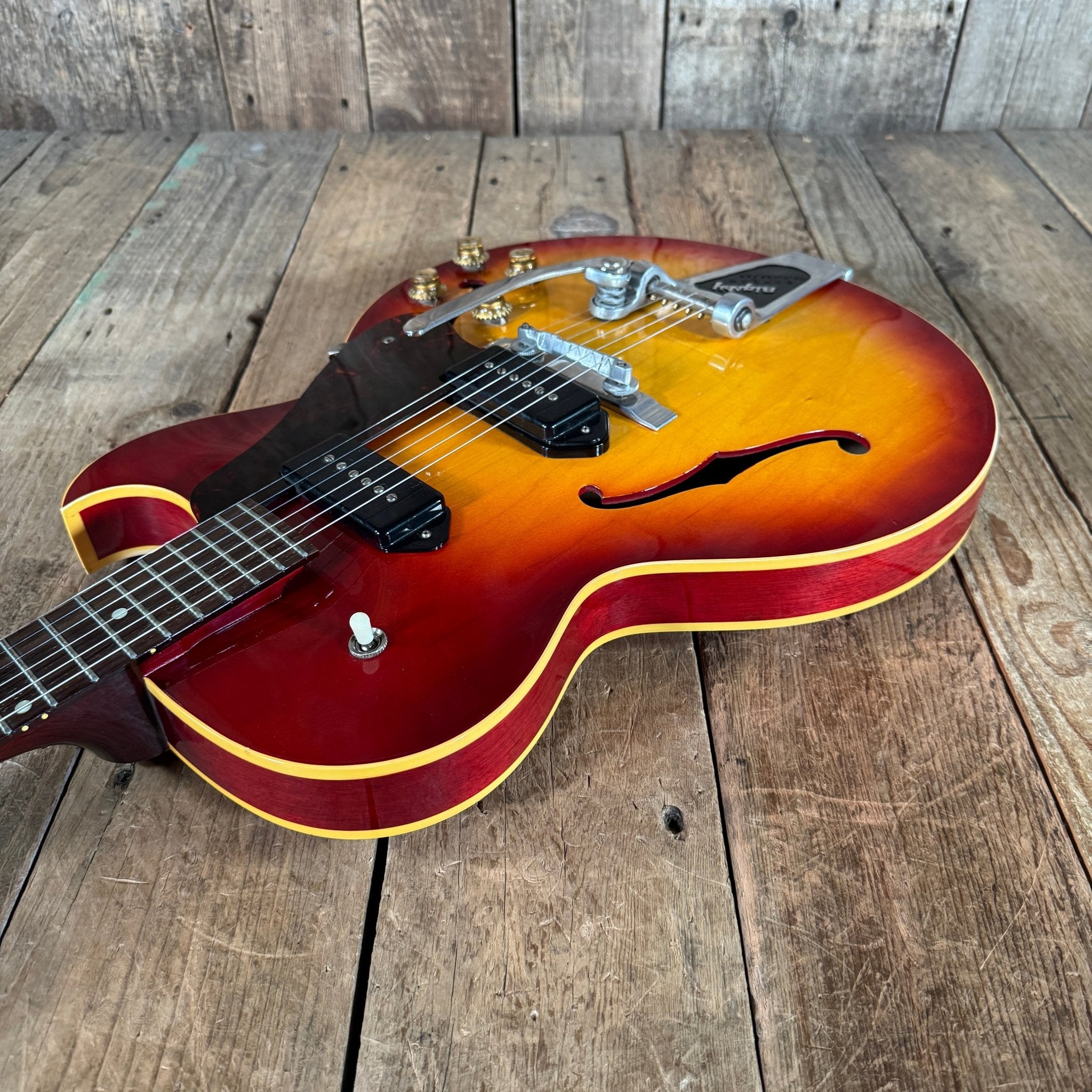 Gibson ES - 125TDC Factory Bigsby 512 made in 1961 Cherry Sunburst - Mahar's Vintage Guitars