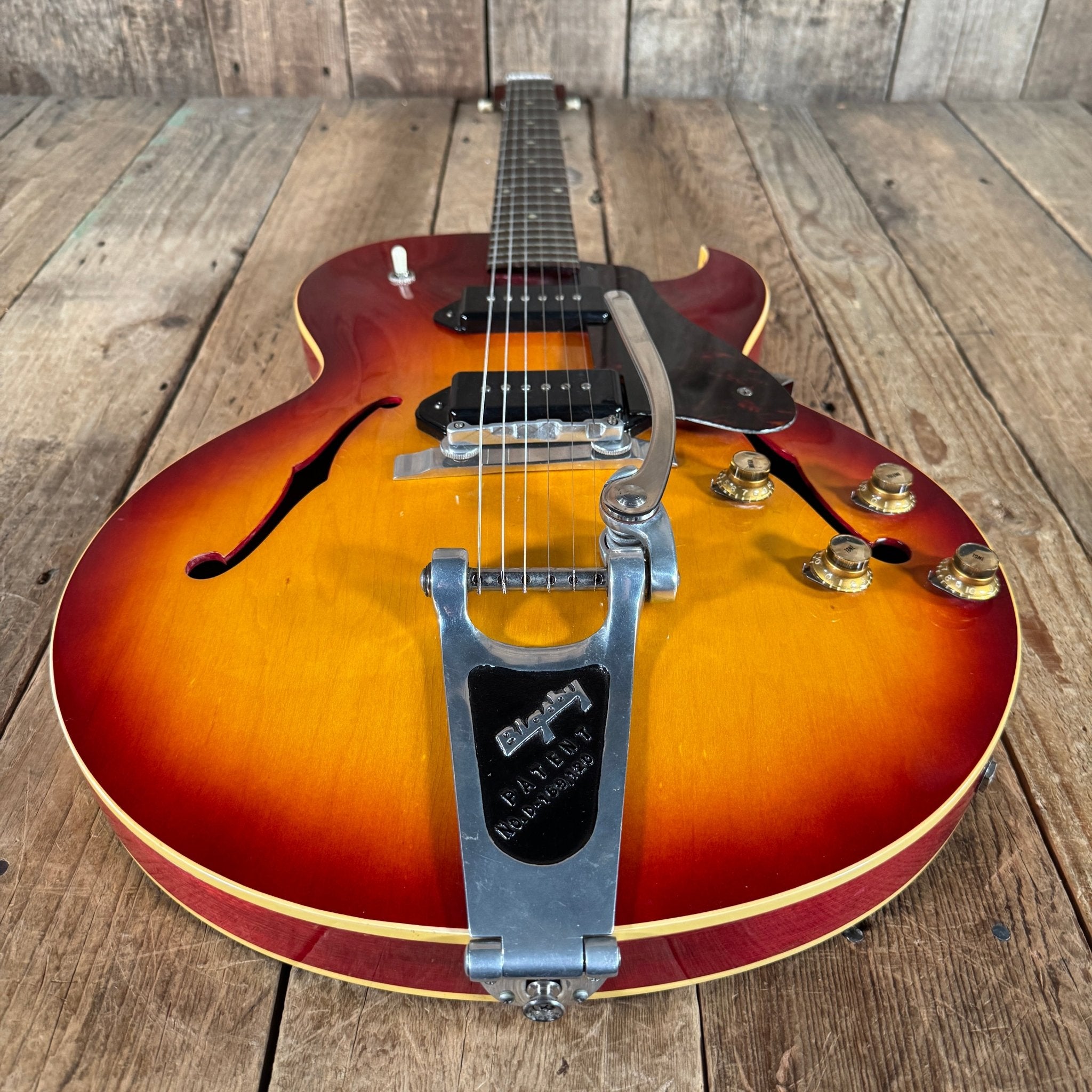 Gibson ES - 125TDC Factory Bigsby 512 made in 1961 Cherry Sunburst - Mahar's Vintage Guitars