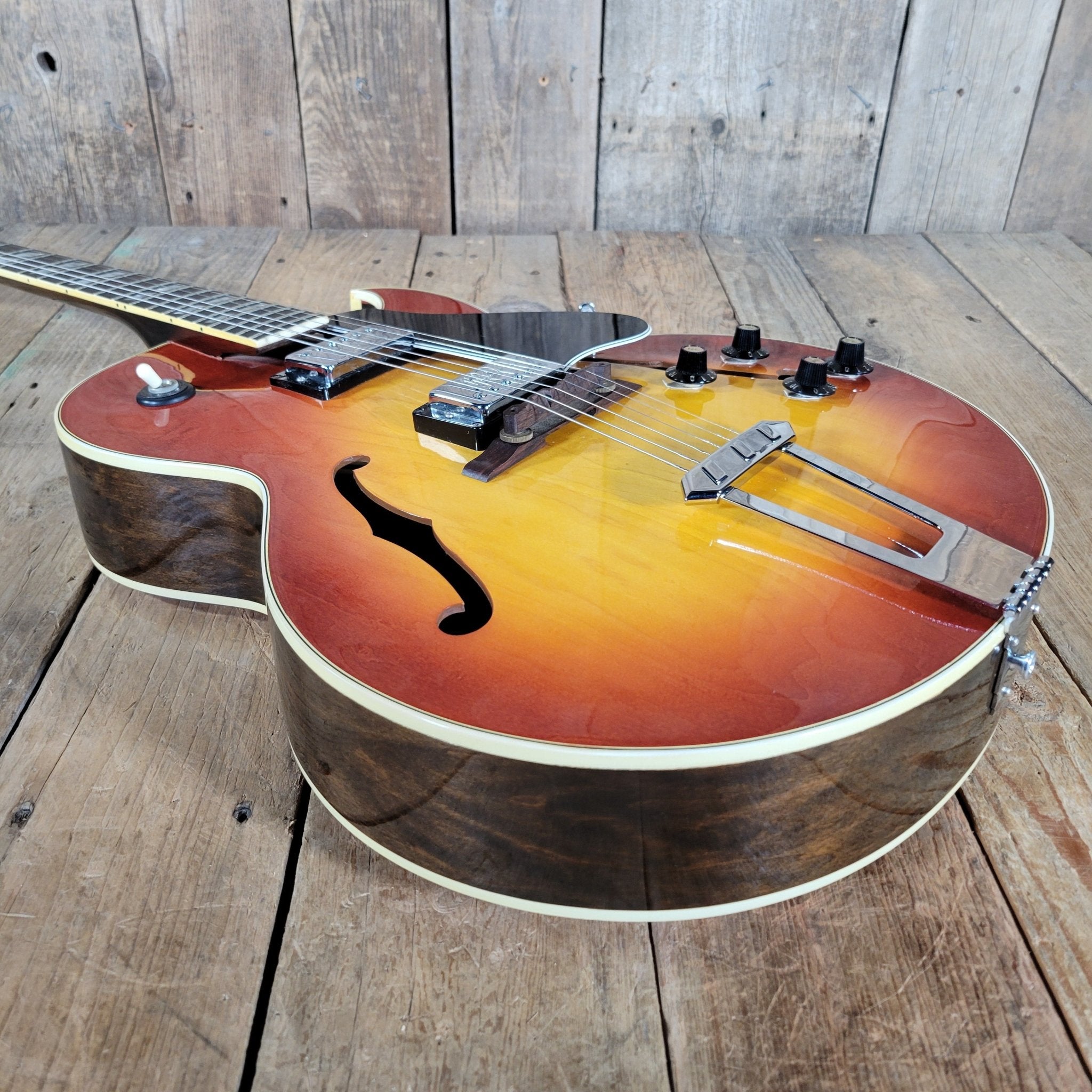 Gibson ES - 175D 1972 Hollow Body Electric Guitar – Near Mint Vintage Condition - Mahar's Vintage Guitars