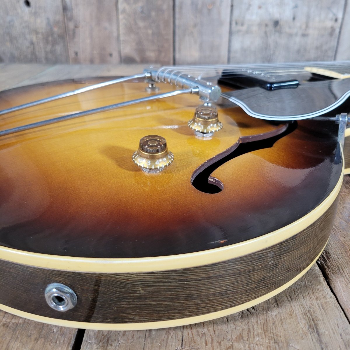 Gibson ES - 225T 1958 – Vintage Sunburst Hollowbody Electric Guitar with Original P - 90 Pickup - Mahar's Vintage Guitars
