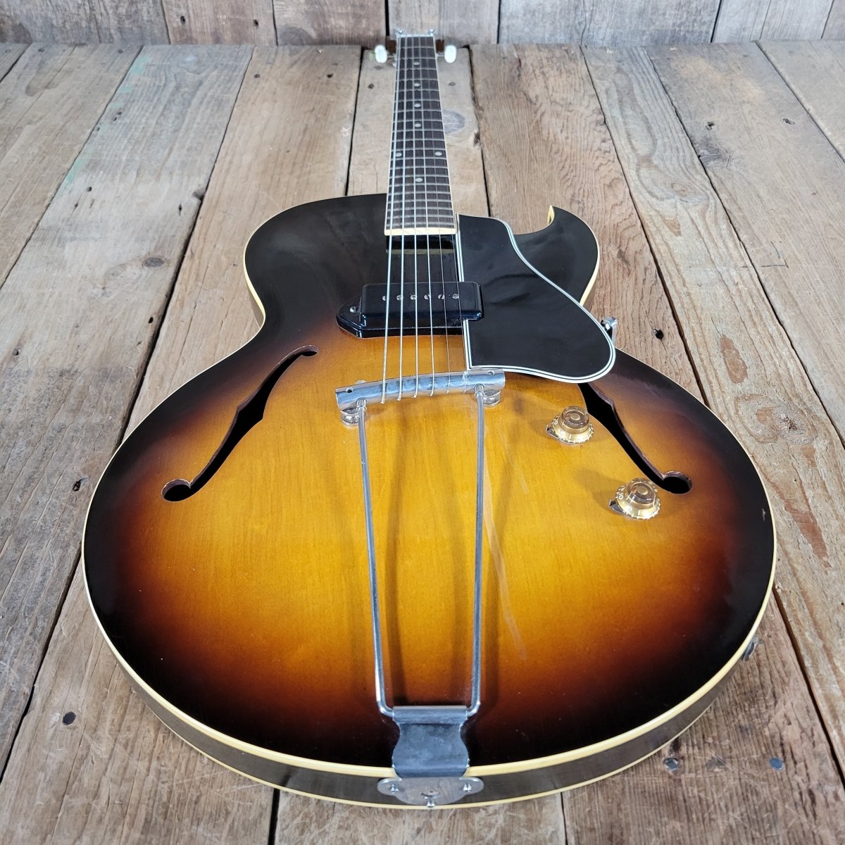 Gibson ES - 225T 1958 – Vintage Sunburst Hollowbody Electric Guitar with Original P - 90 Pickup - Mahar's Vintage Guitars