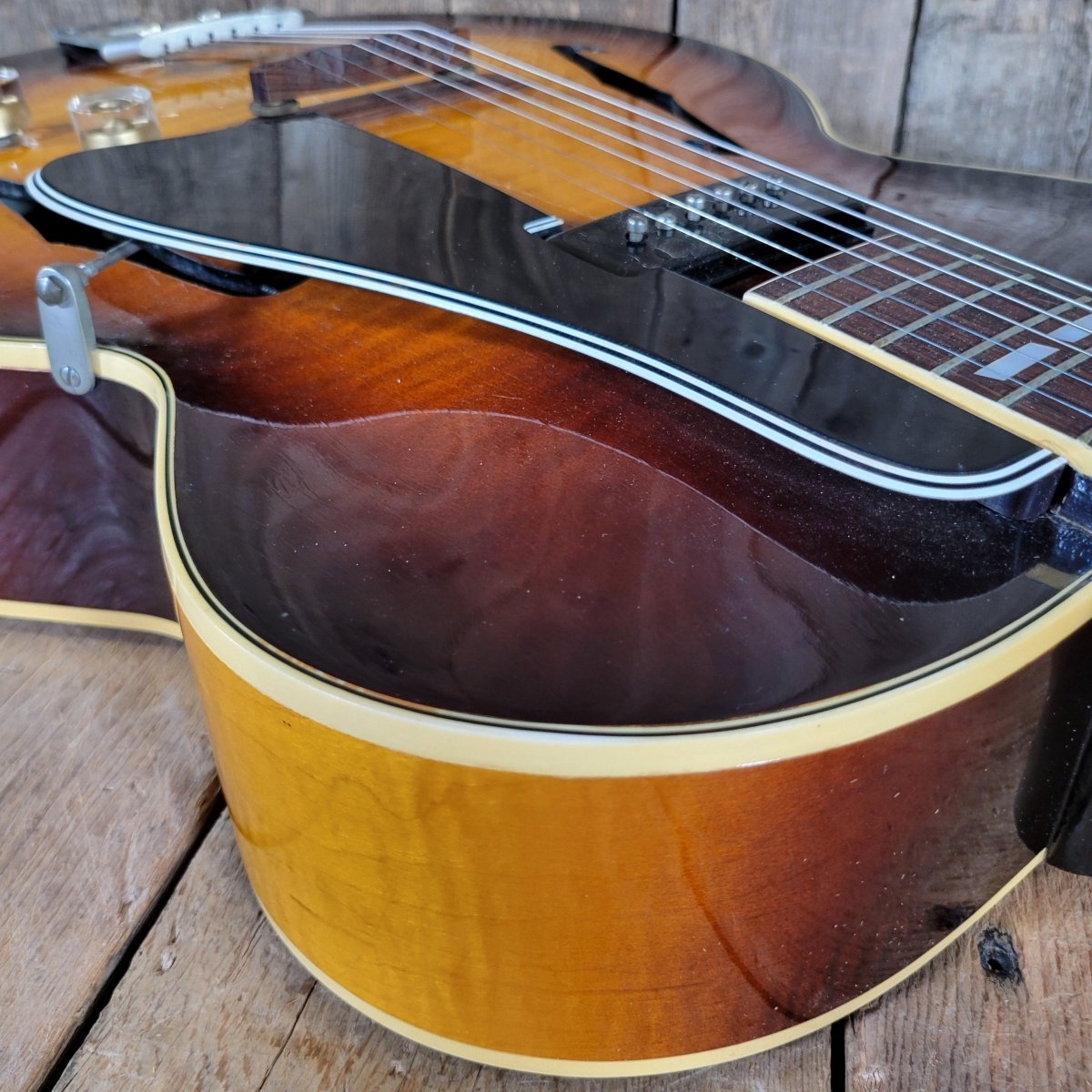 Gibson ES - 300 1949 Vintage Archtop Electric Guitar – Near Mint - 76 Made in 1949 - Mahar's Vintage Guitars