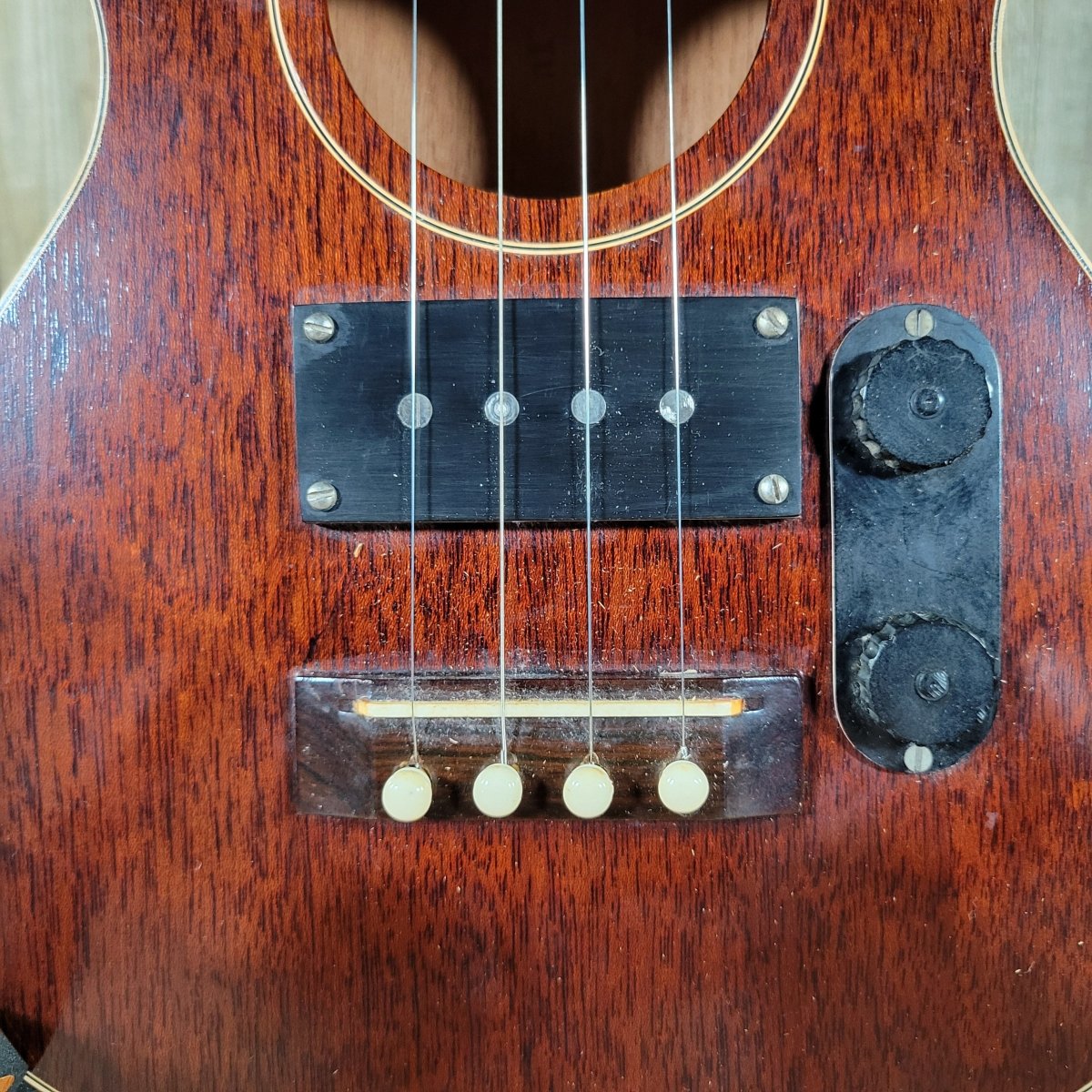 Gibson ETU - 3 Electric Tenor Ukulele – 1949 First Year Model with Original Case - Mahar's Vintage Guitars