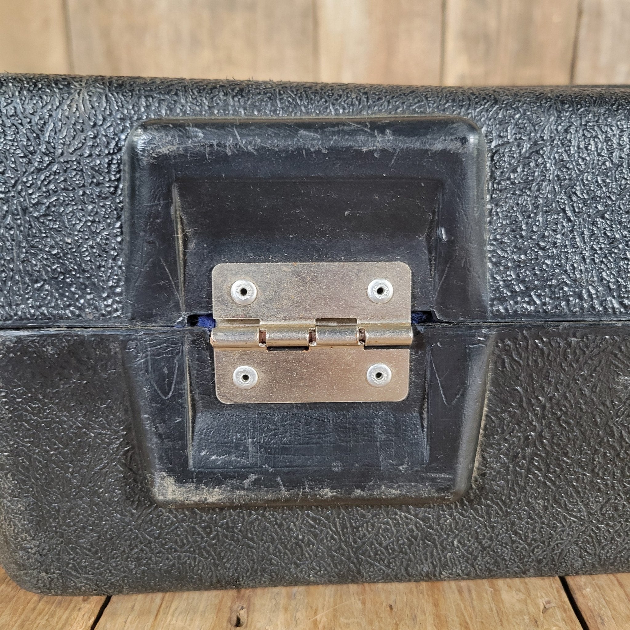 Gibson Les Paul Chainsaw Case 1980s – Original Protector Case with Blue Lining, Excellent Condition - Mahar's Vintage Guitars