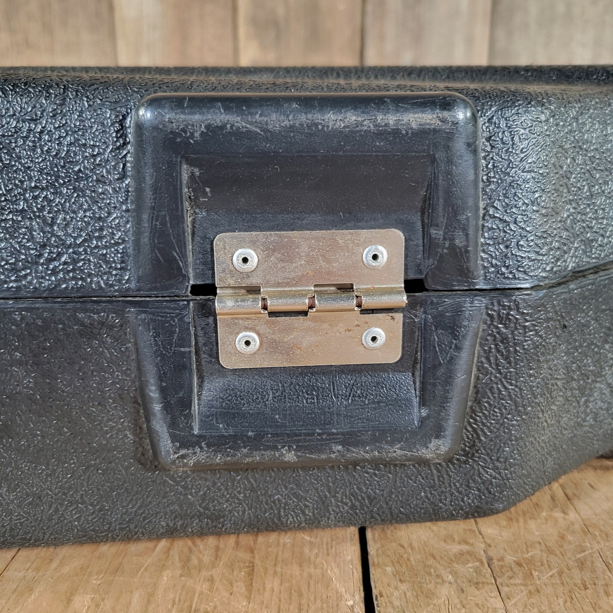 Gibson Les Paul Chainsaw Case 1980s – Original Protector Case with Blue Lining, Excellent Condition - Mahar's Vintage Guitars