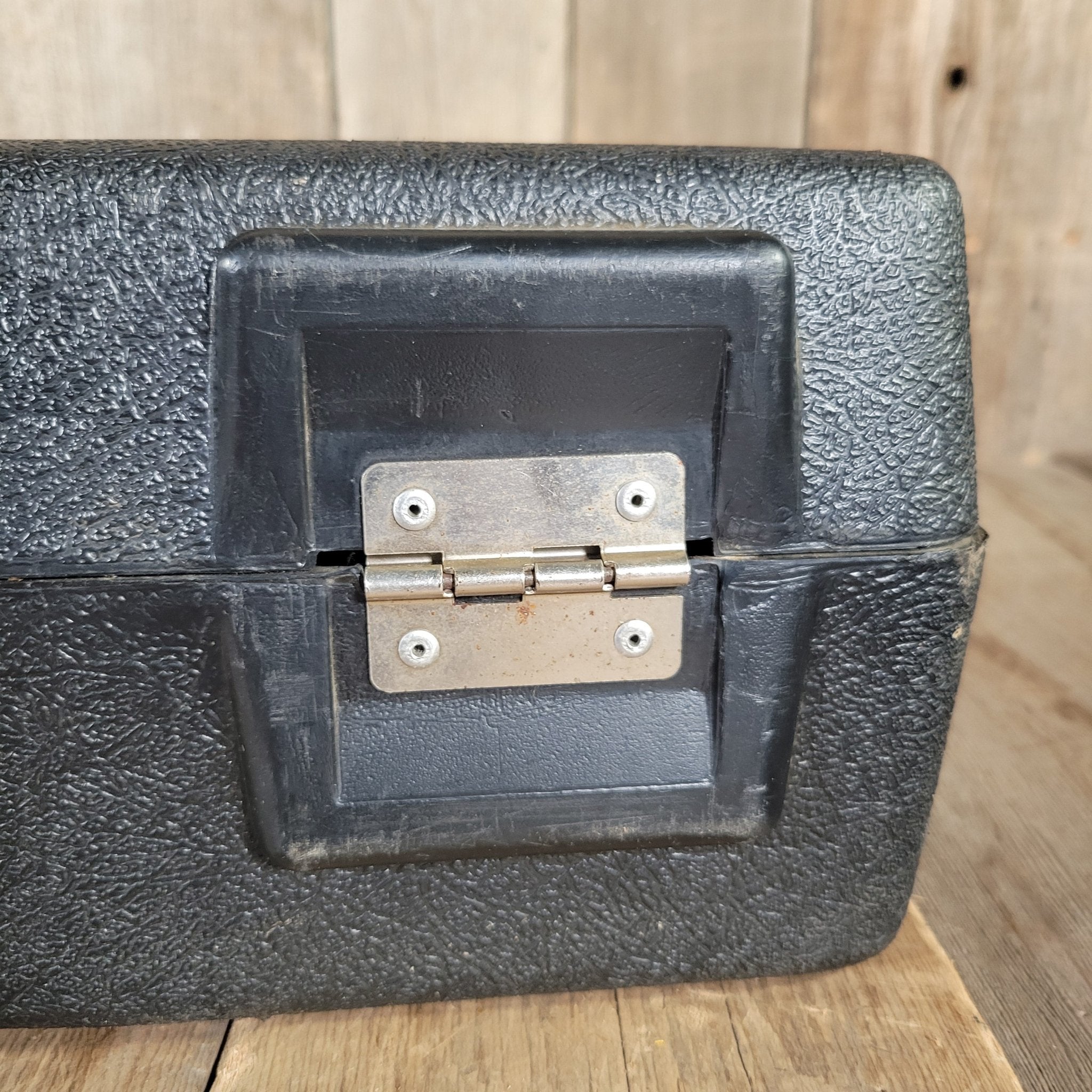 Gibson Les Paul Chainsaw Case 1980s – Original Protector Case with Blue Lining, Excellent Condition - Mahar's Vintage Guitars