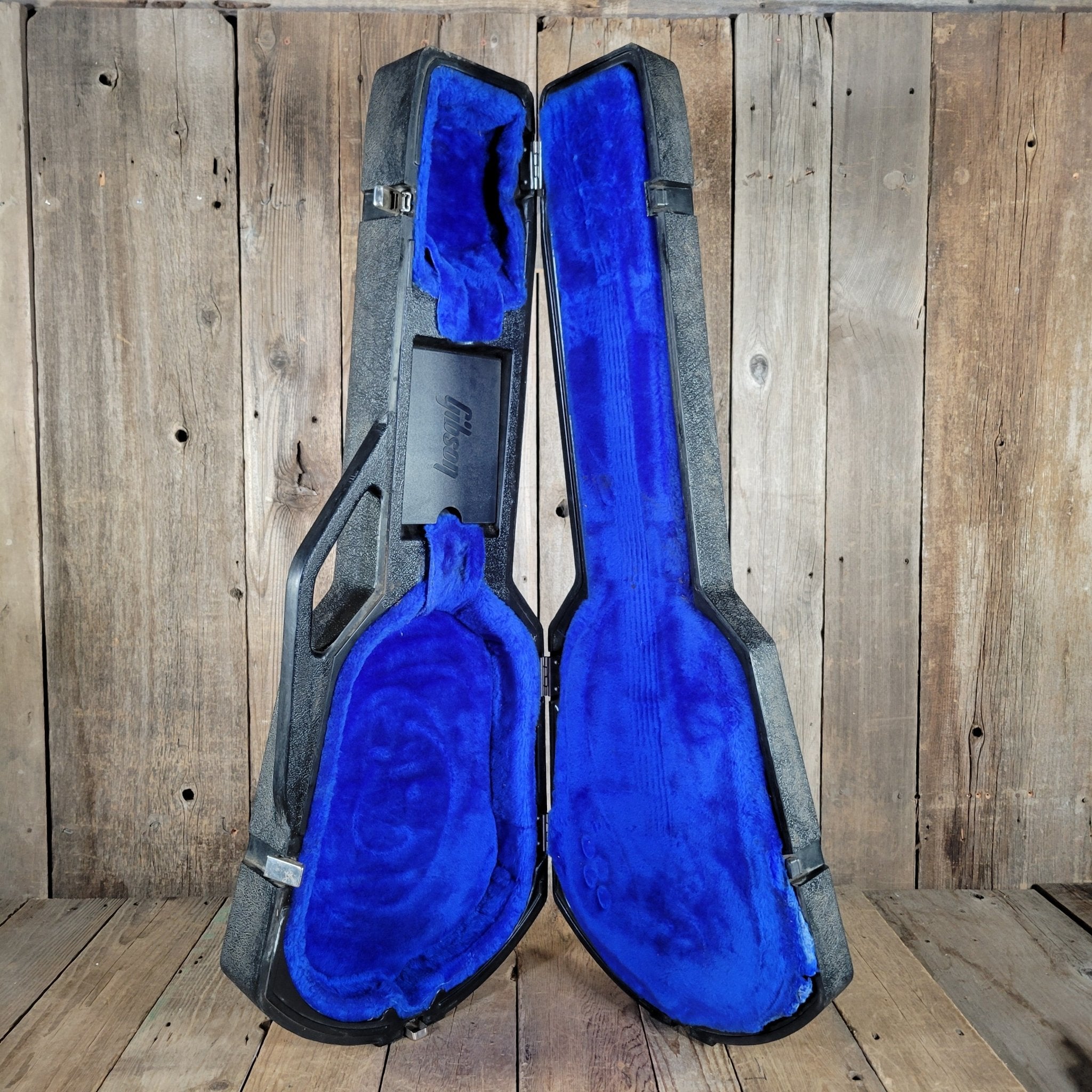 Gibson Les Paul Chainsaw Case 1980s – Original Protector Case with Blue Lining, Excellent Condition - Mahar's Vintage Guitars
