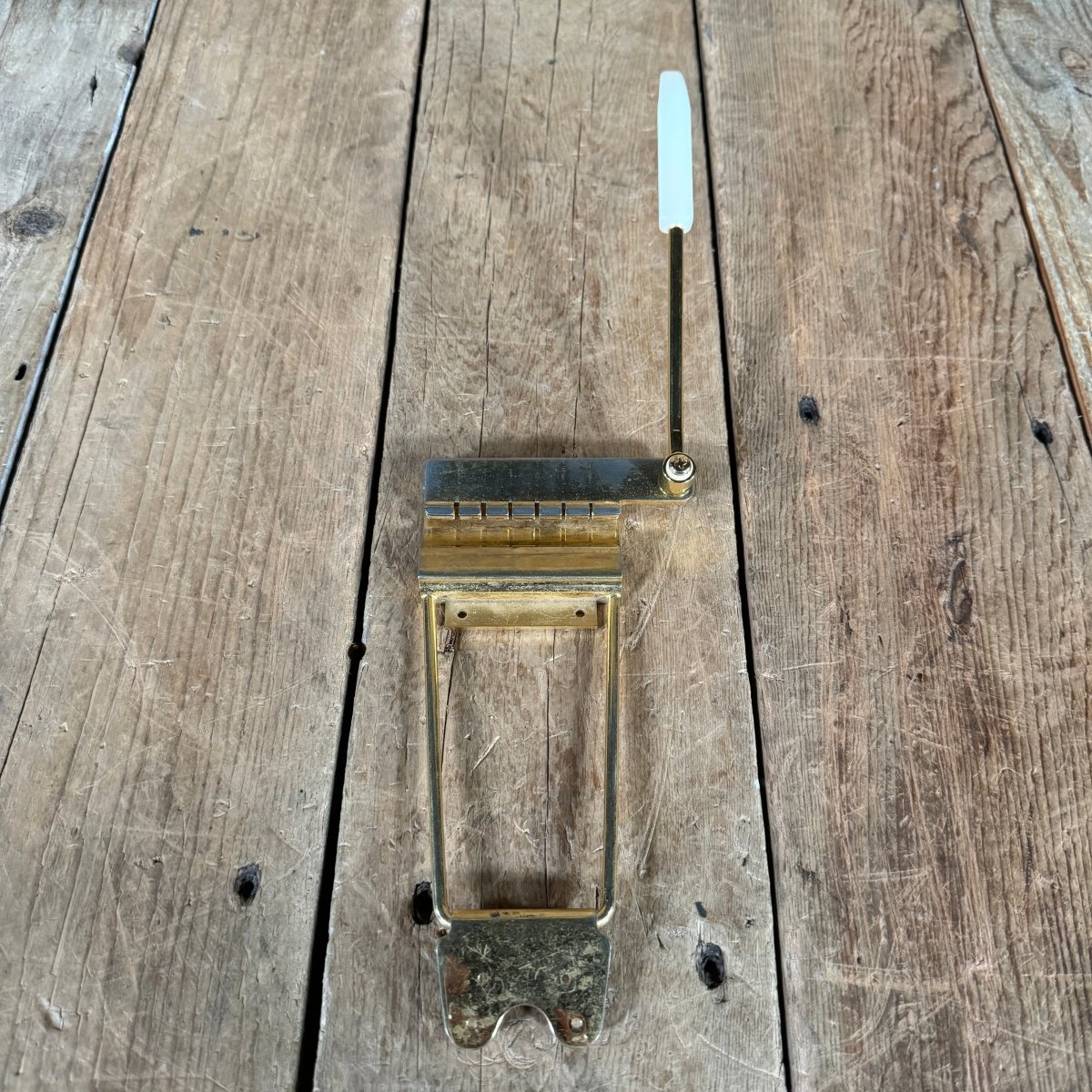 Gibson Maestro Long Gold Vibrola, no plate no screws repro arm 1960s - Mahar's Vintage Guitars