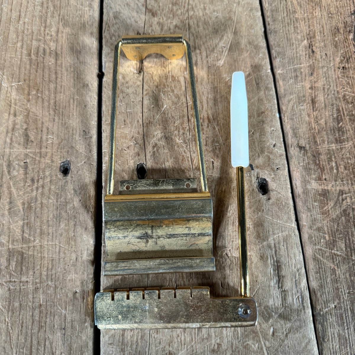 Gibson Maestro Long Gold Vibrola, no plate no screws repro arm 1960s - Mahar's Vintage Guitars