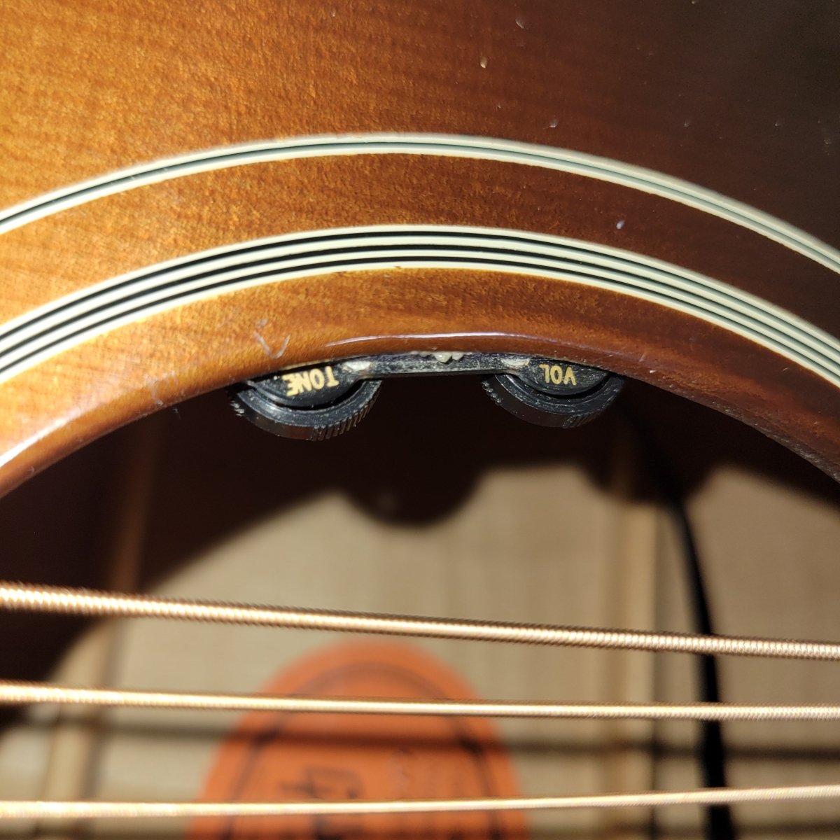 Gibson True Vintage J - 185 TV 2014 – Vintage Sunburst, Acoustic Guitar with Case - Mahar's Vintage Guitars