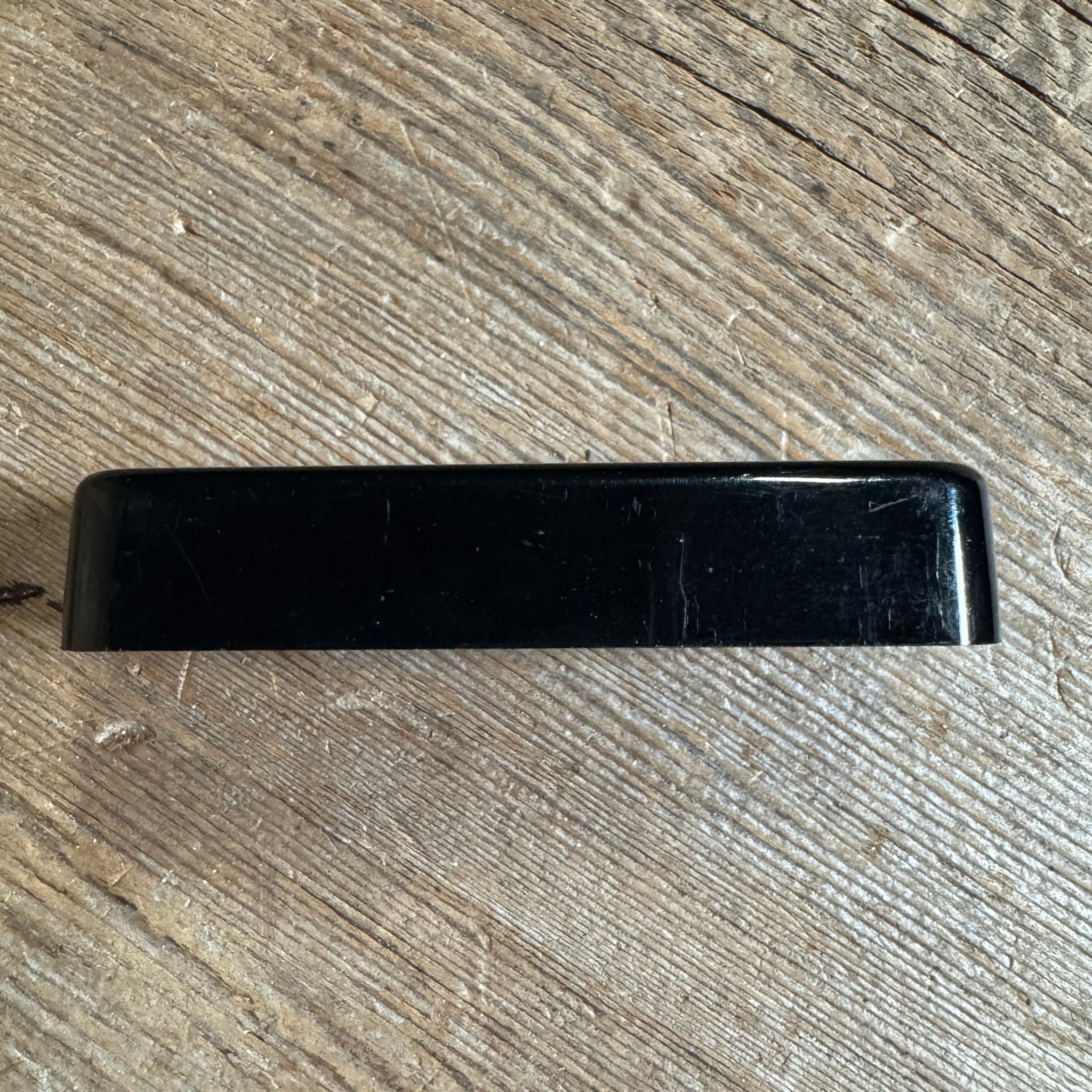 Gibson UC 452 B Soapbar pickup cover, black 1960s 1970s - Mahar's Vintage Guitars