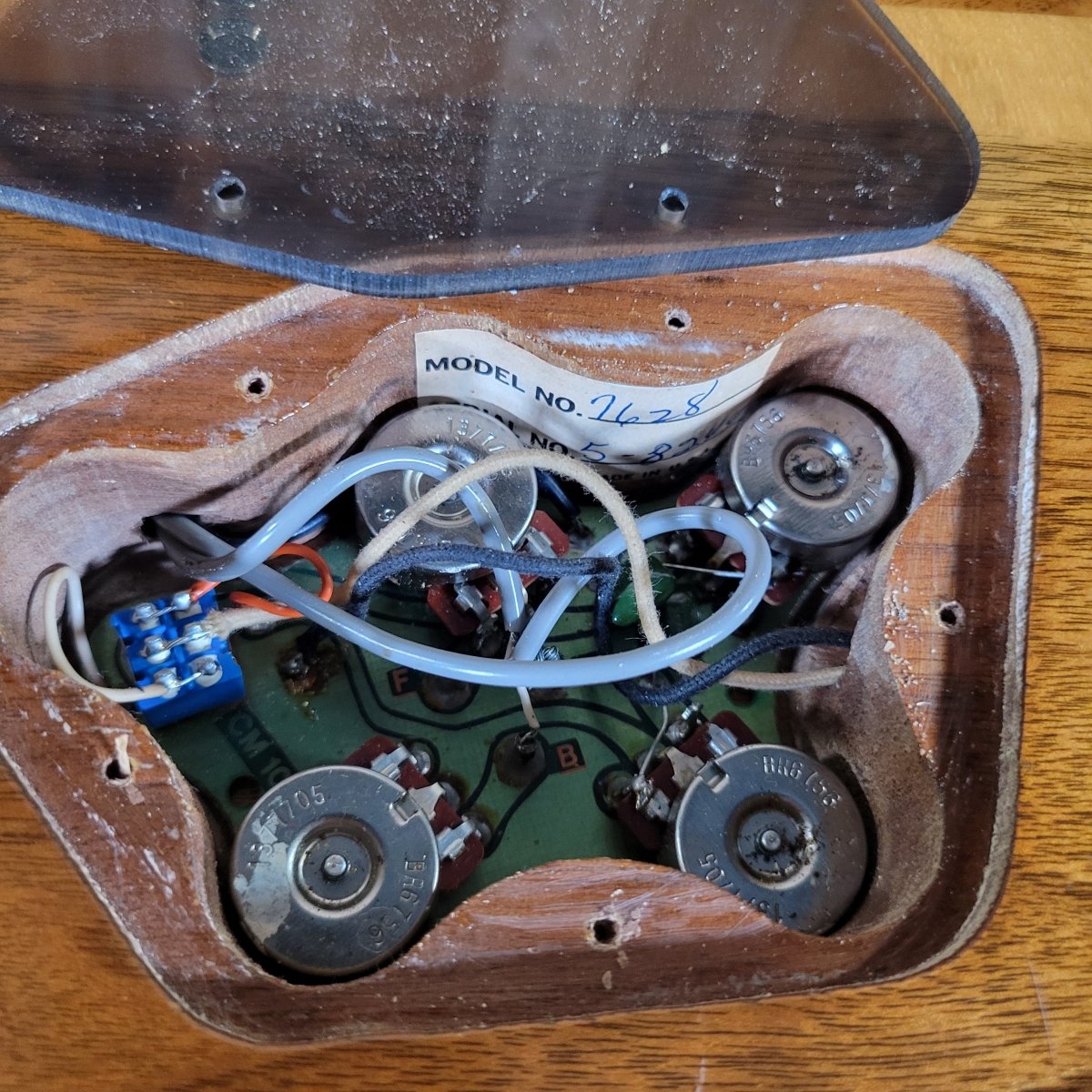 Gretsch Committee 7628 1977 – Vintage Electric Guitar, Rare Walnut Body - Mahar's Vintage Guitars