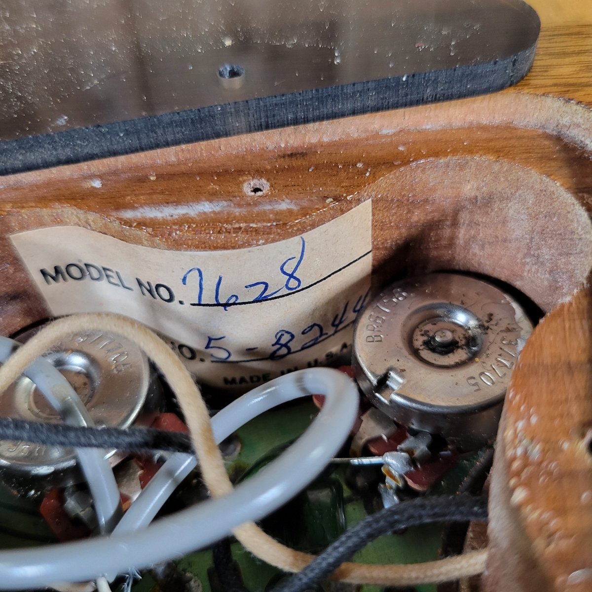 Gretsch Committee 7628 1977 – Vintage Electric Guitar, Rare Walnut Body - Mahar's Vintage Guitars