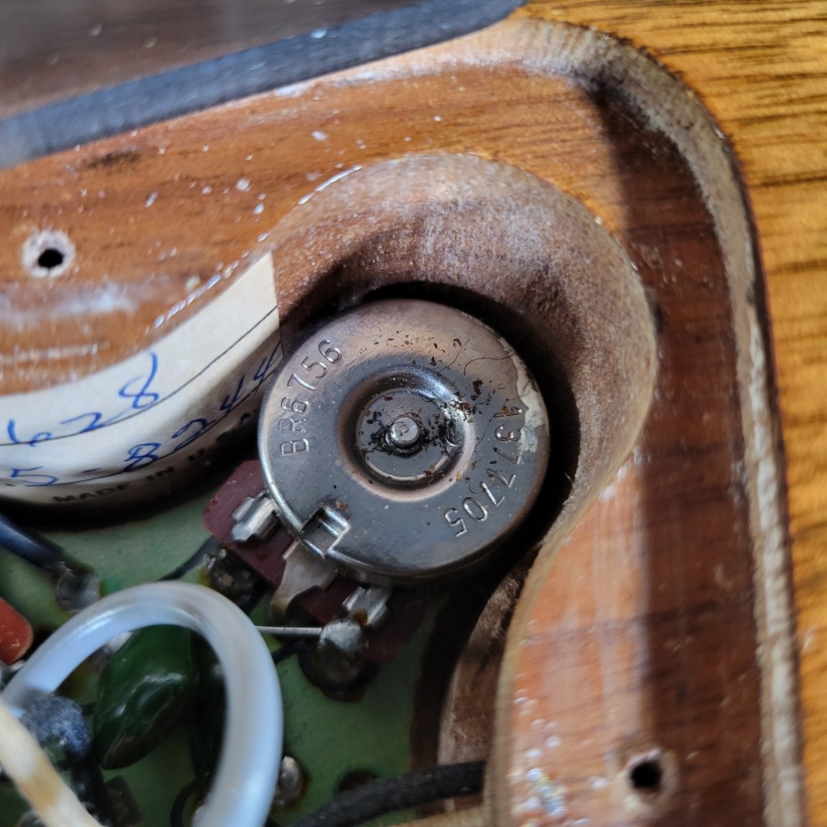 Gretsch Committee 7628 1977 – Vintage Electric Guitar, Rare Walnut Body - Mahar's Vintage Guitars