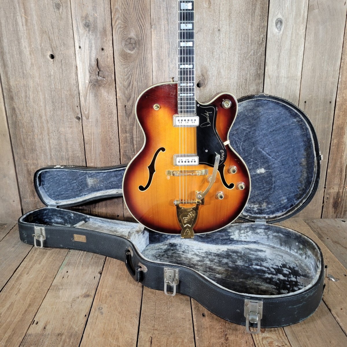 Guild Duane Eddy DE - 500 Deluxe 1962 – Sunburst, DeArmond Dynasonic Pickups, Vintage Hollowbody - Mahar's Vintage Guitars