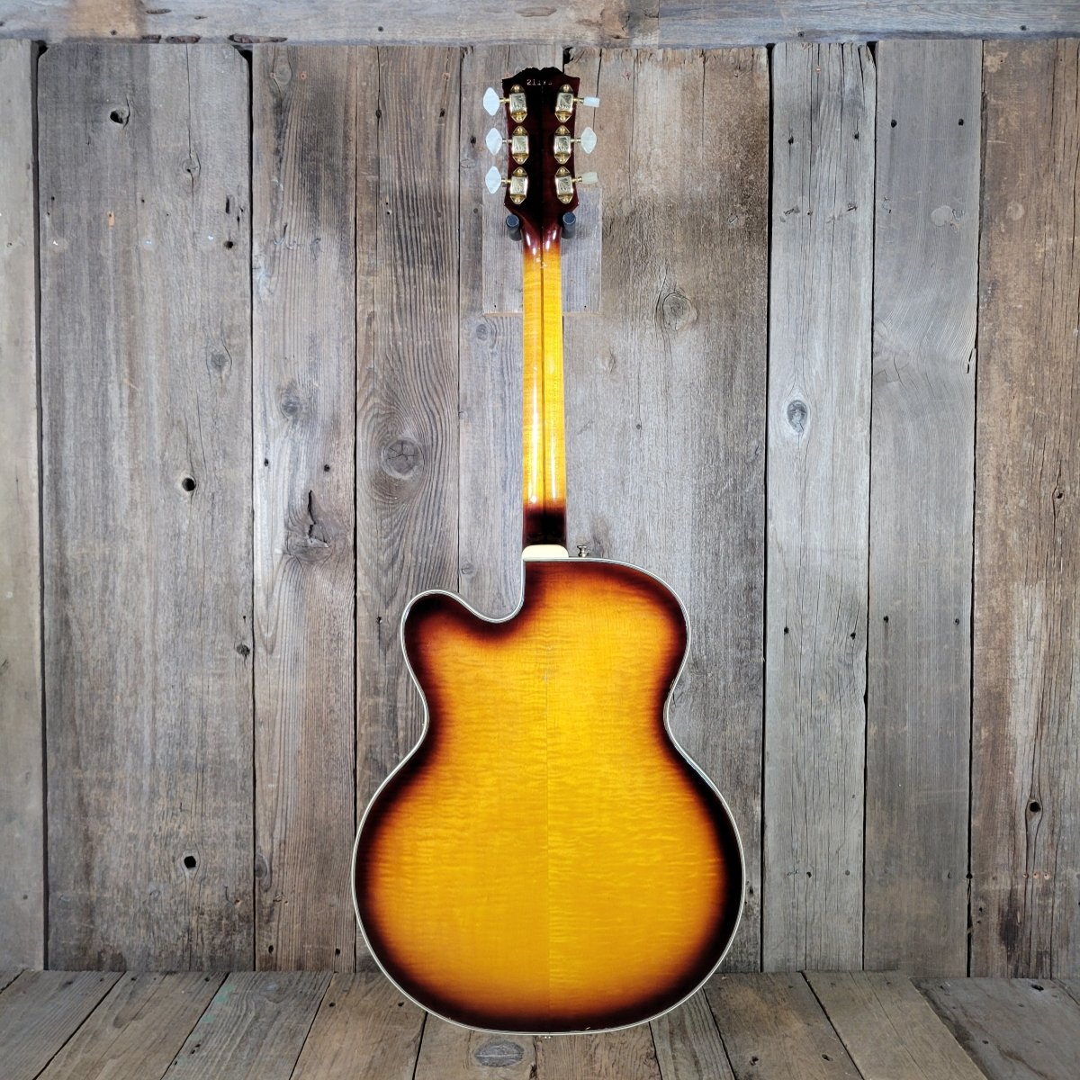 Guild Duane Eddy DE - 500 Deluxe 1962 – Sunburst, DeArmond Dynasonic Pickups, Vintage Hollowbody - Mahar's Vintage Guitars