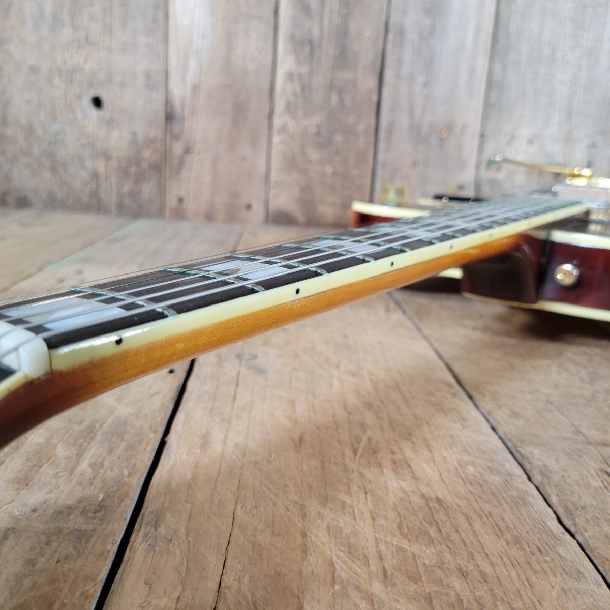Guild Duane Eddy DE - 500 Deluxe 1962 – Sunburst, DeArmond Dynasonic Pickups, Vintage Hollowbody - Mahar's Vintage Guitars