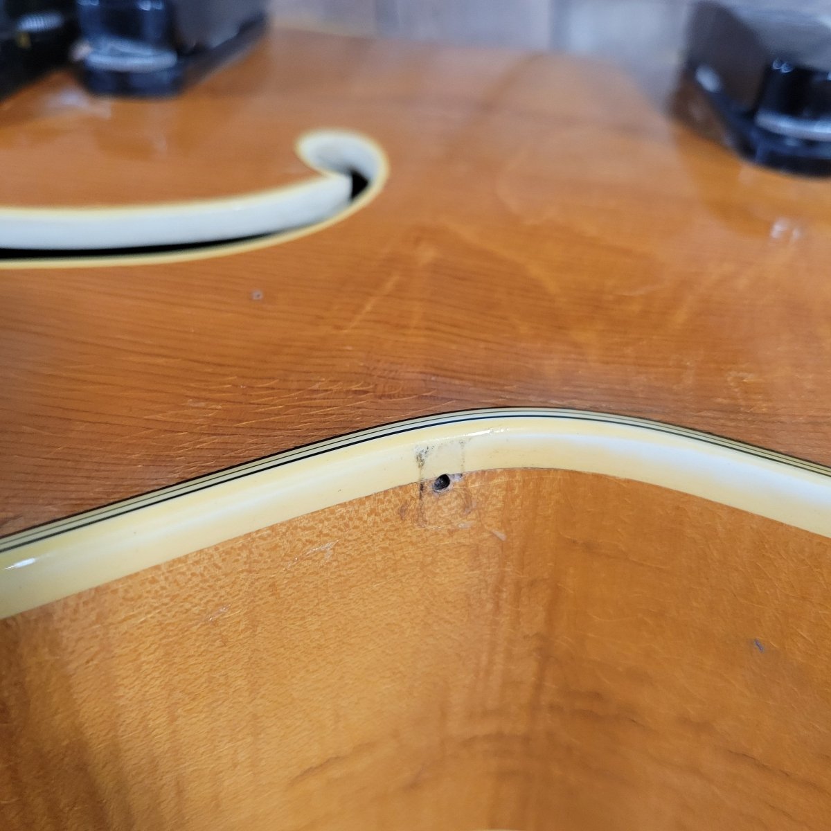 Höfner 1956 President Blonde Round Panel Archtop Guitar – Vintage German Craftsmanship - Mahar's Vintage Guitars