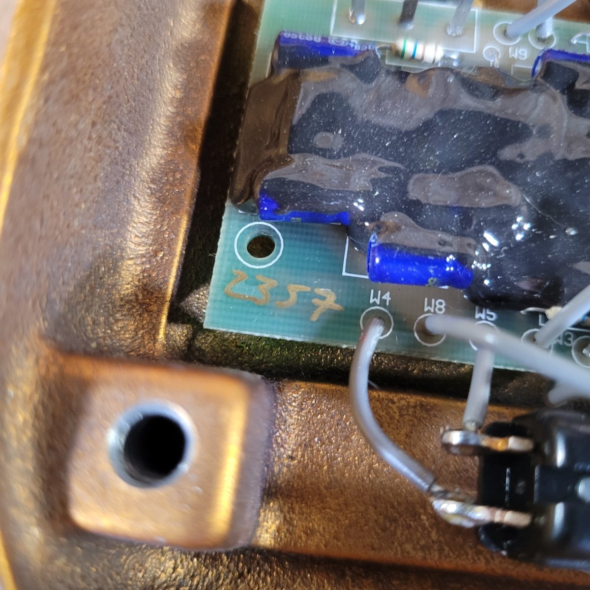 Klon Centaur Gold Horsie Short Tail 2000 with original paperwork - Mahar's Vintage Guitars